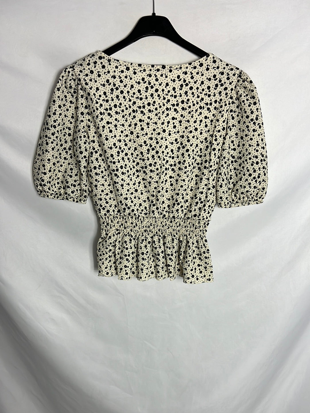 STARDIVARIUS. Top beige flores. T S