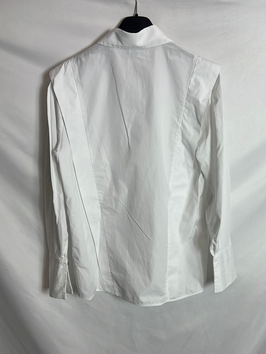 MASSIMO DUTTI. White shirt with lapel detail. Size 34