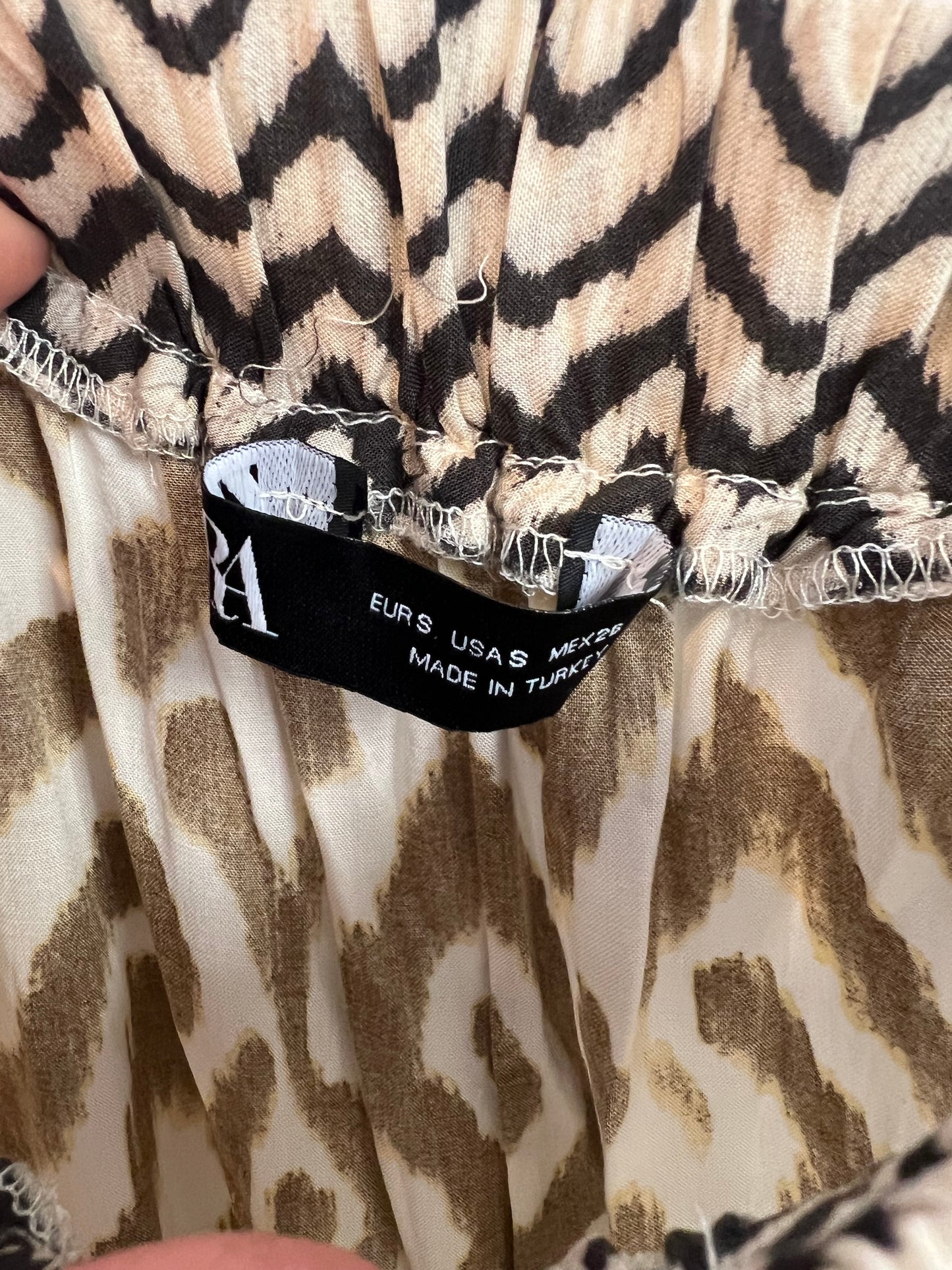 ZARA. Falda larga estampada. T S