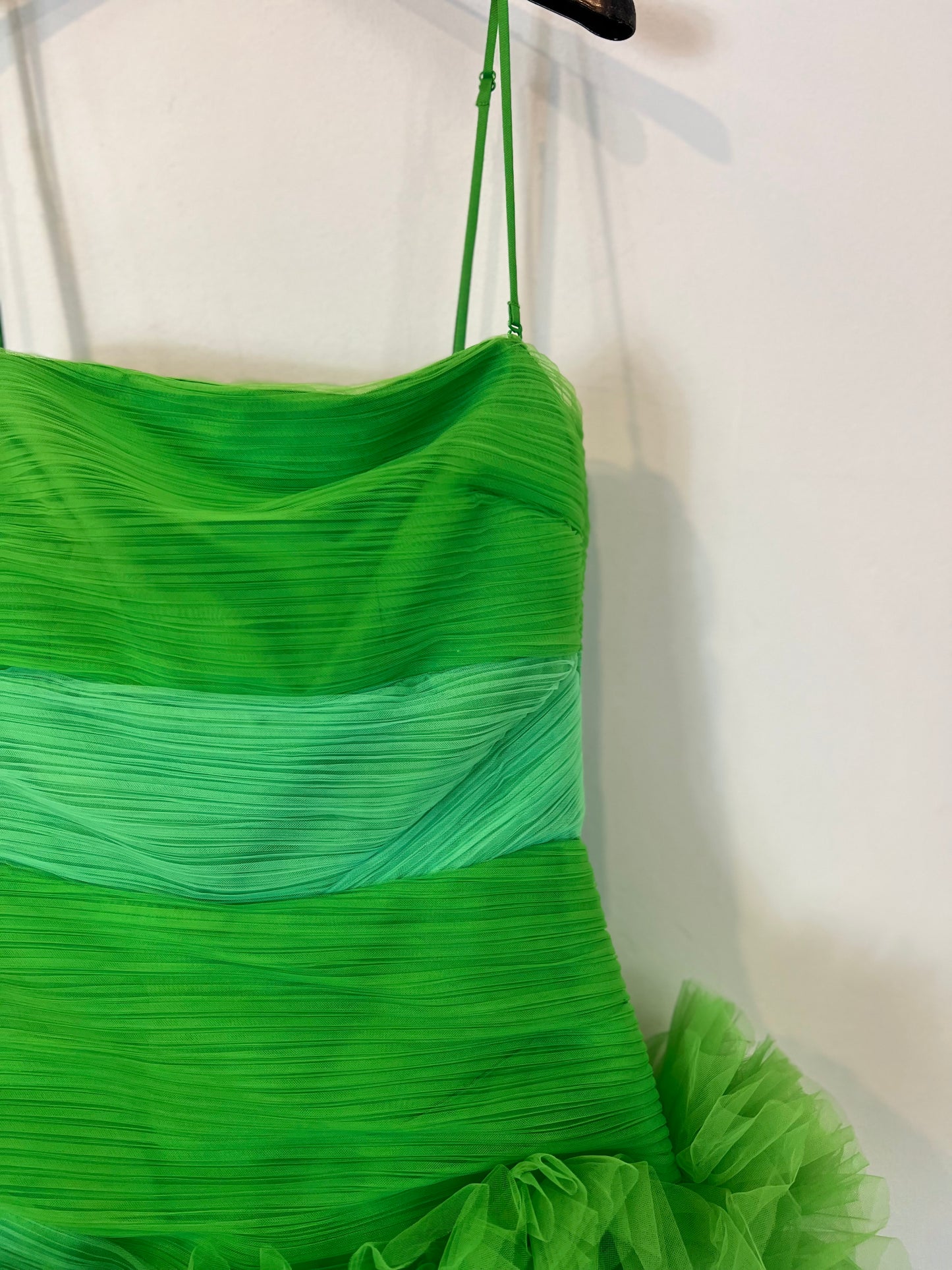H&M. vestido verde tull T.36 (METAVERSE CAPSULA)