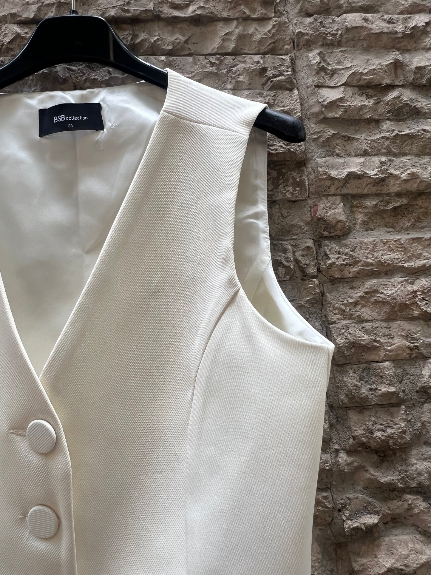 BSB COLLECTION. Chaleco blanco botones T.38