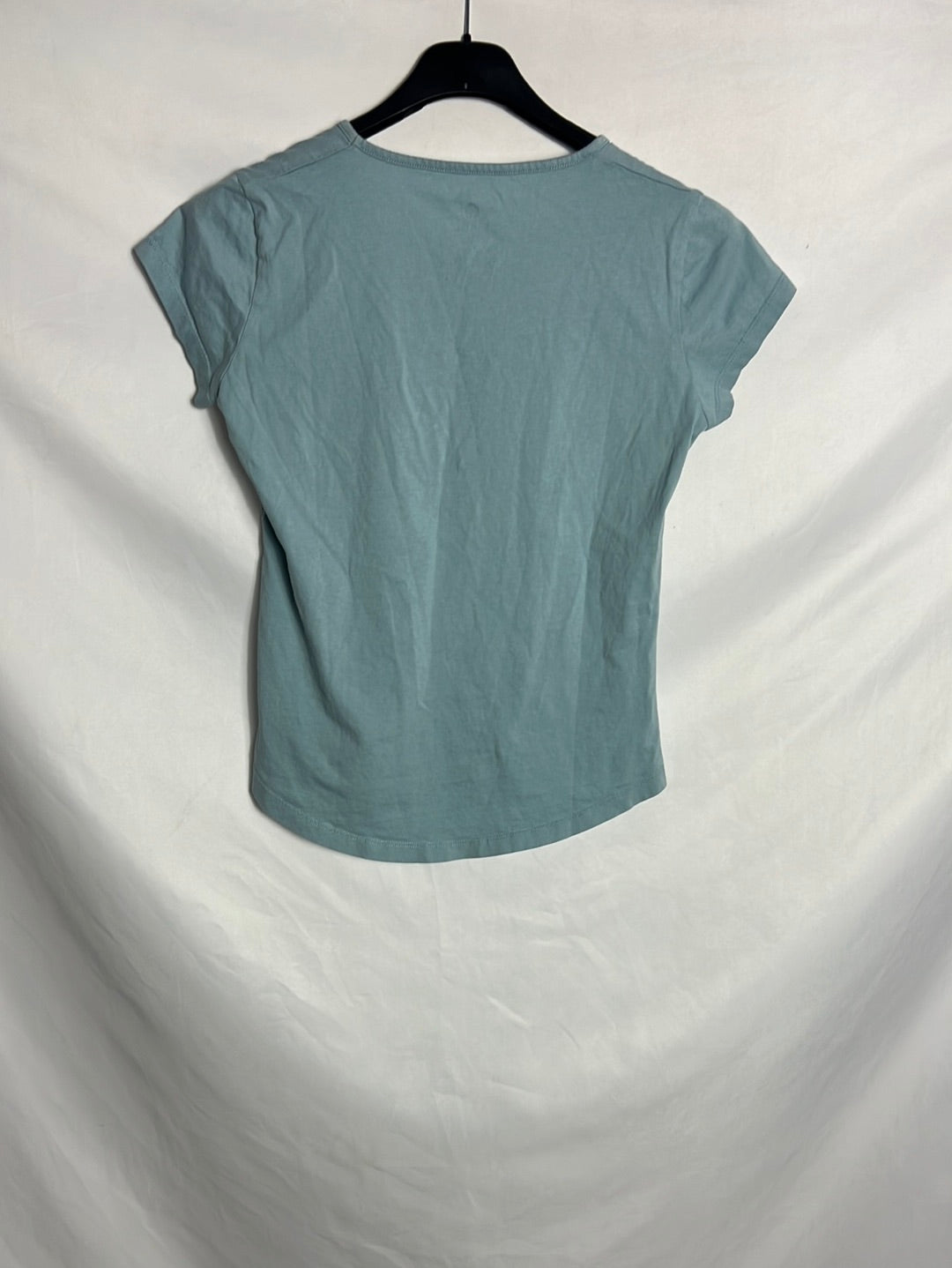 BINDU. Camiseta azul claro letras. T S