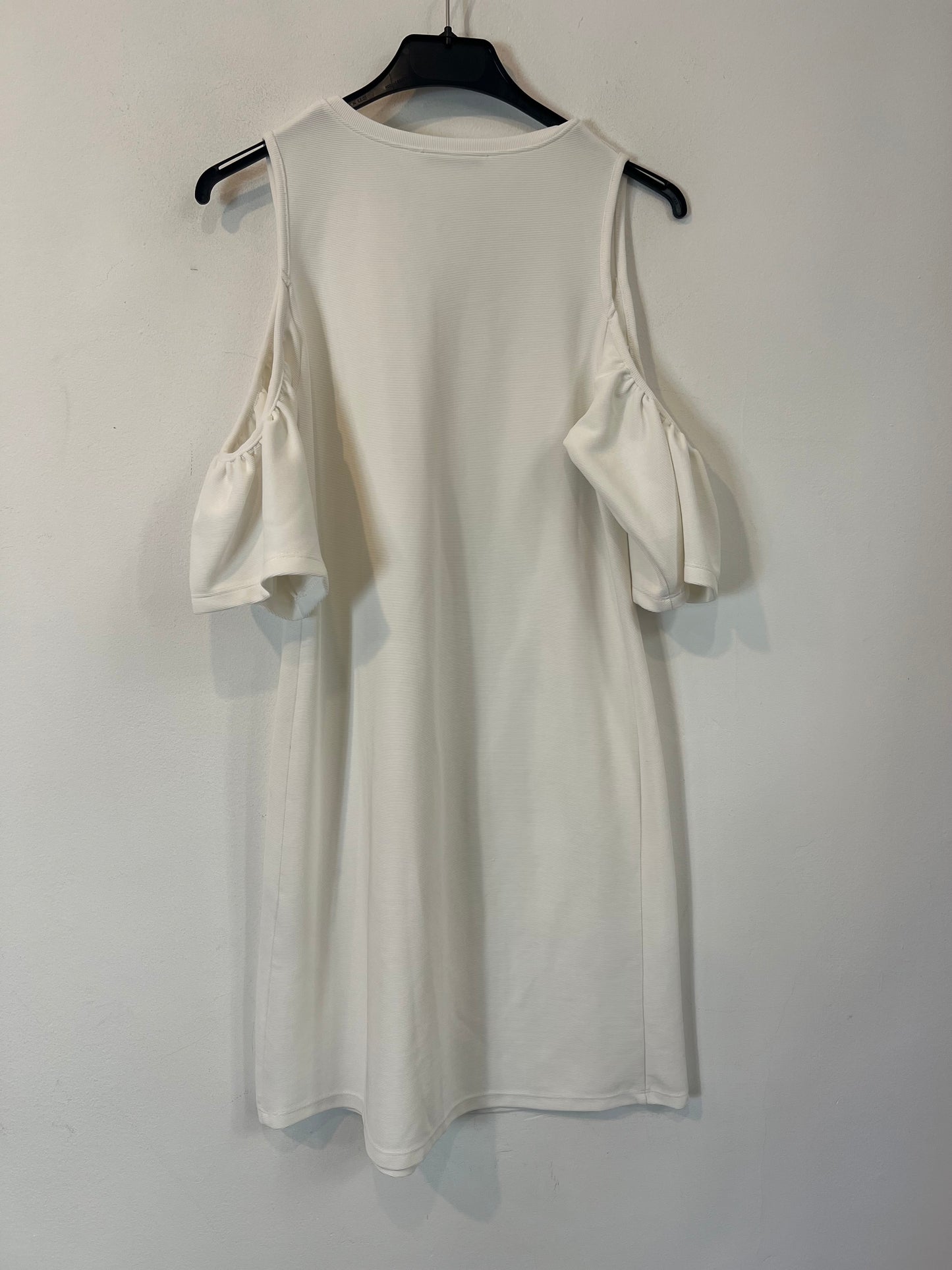 ZARA. Vestido blanco hombros T.s