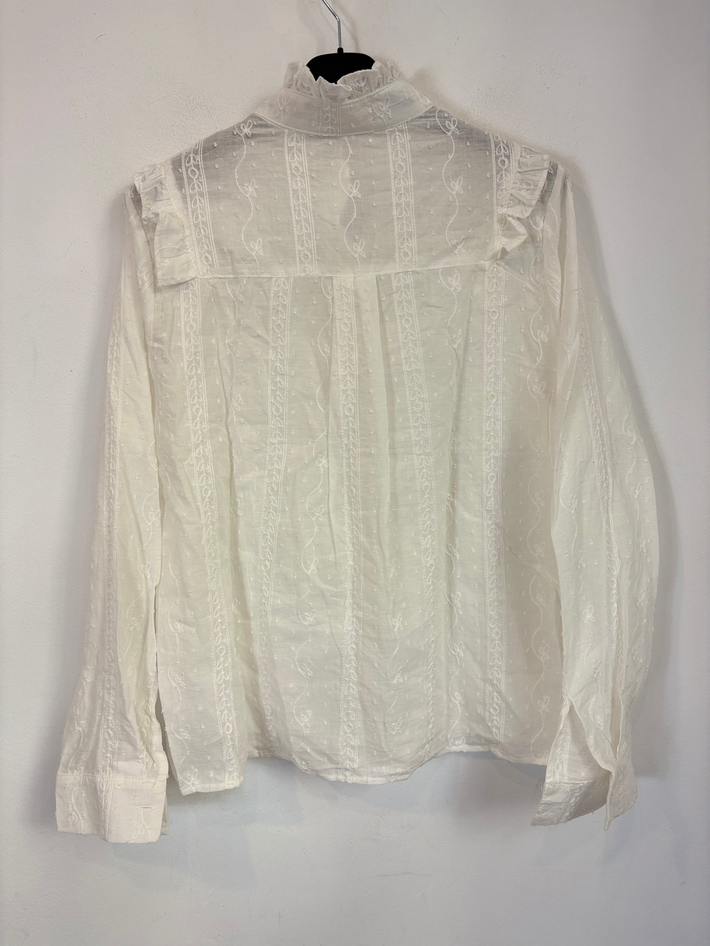 CARLOTA & CO. Blusa blanca bordados