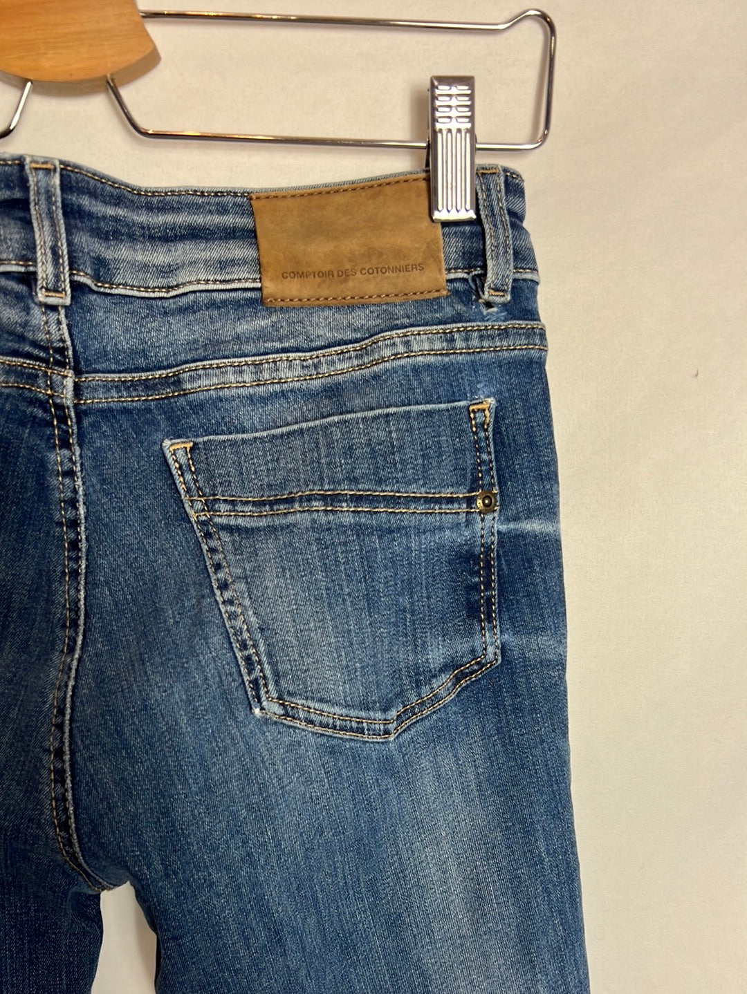 COMPTOIR DES COTONNIERS. Denim pitilo cintura media. T 38