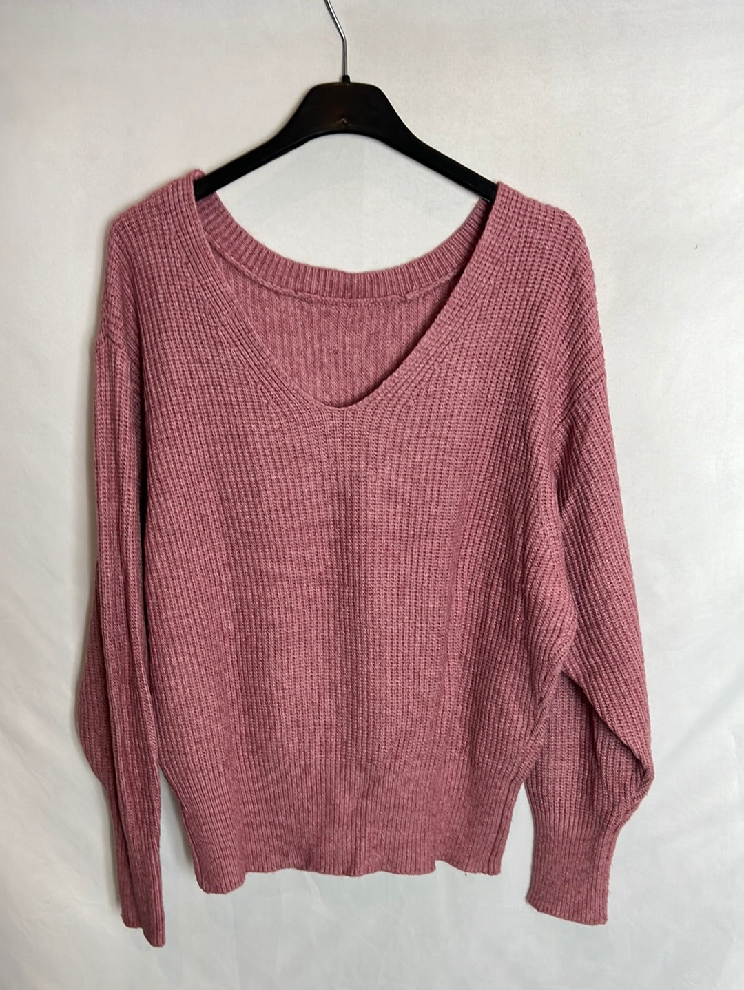 PULL&BEAR. Pink sweater with a low back neckline.