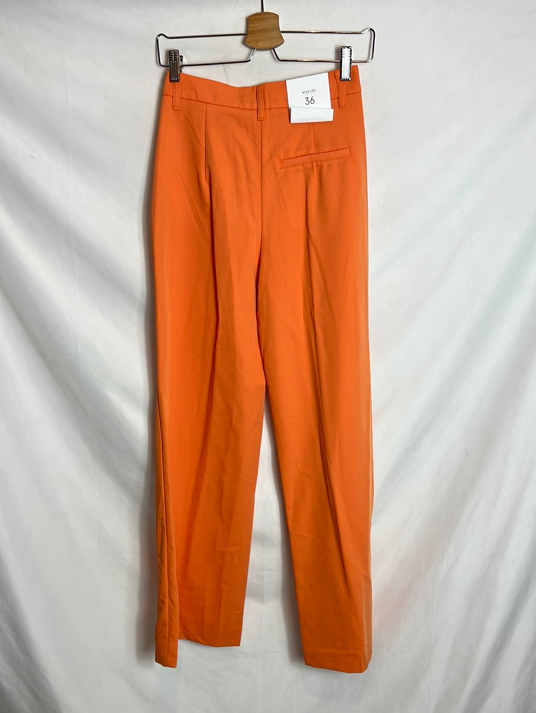 BERSHKA. Total look naranja T.s