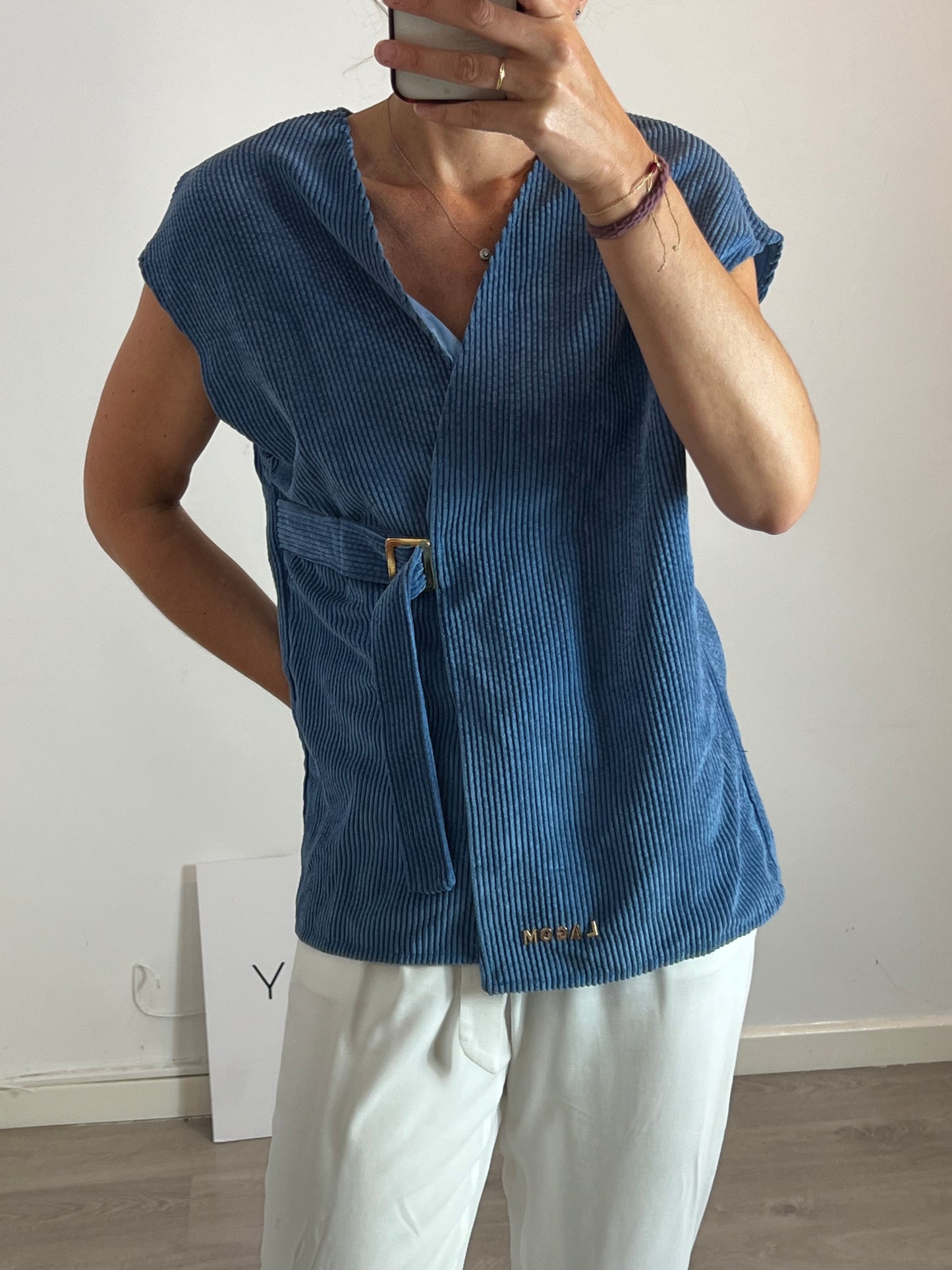 LAGOM. Blue corduroy vest/top Tu(m)