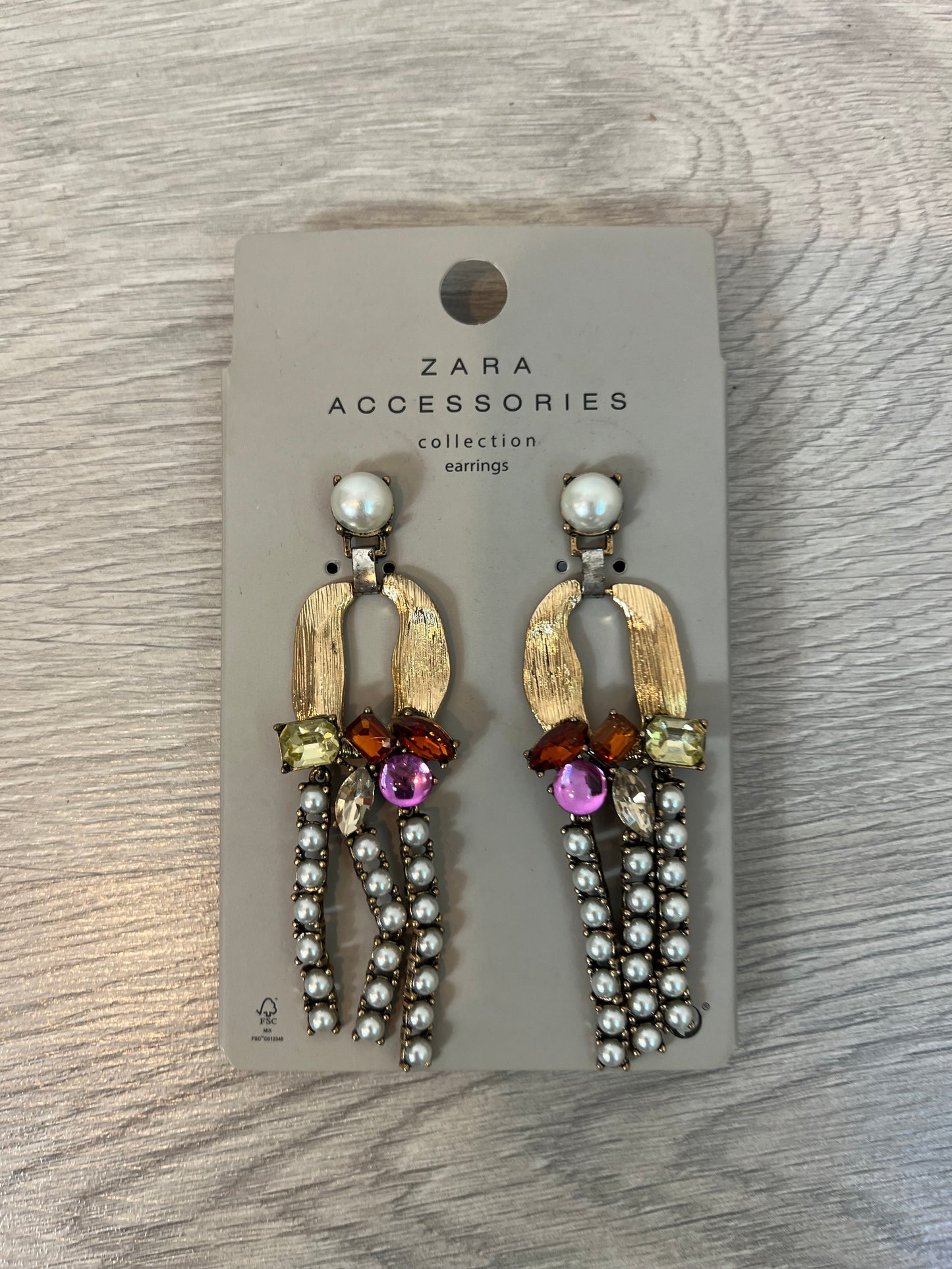 ZARA. Pendientes con perlas