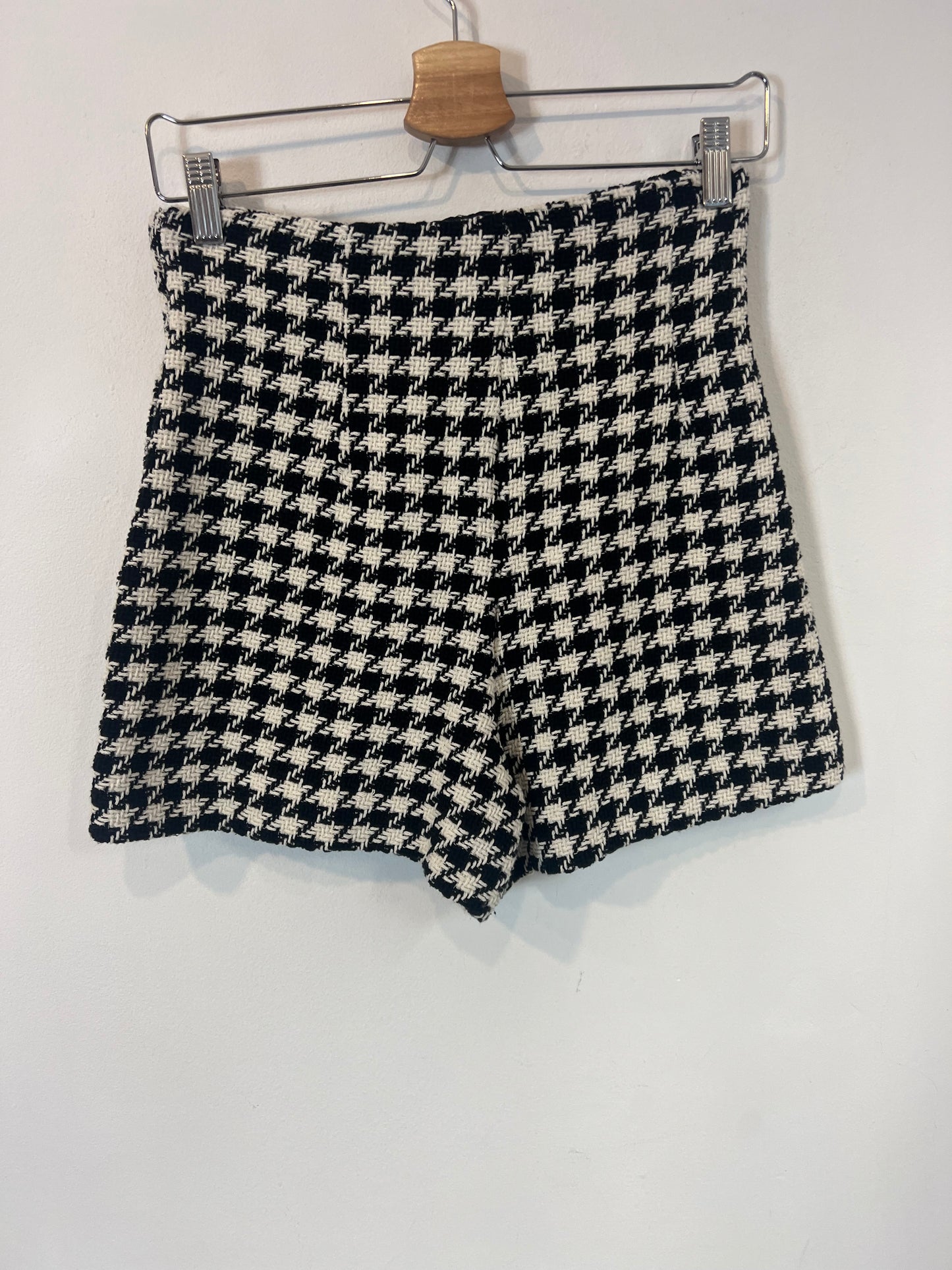 ZARA. Pantalón corto tweed pata de gallo. T S