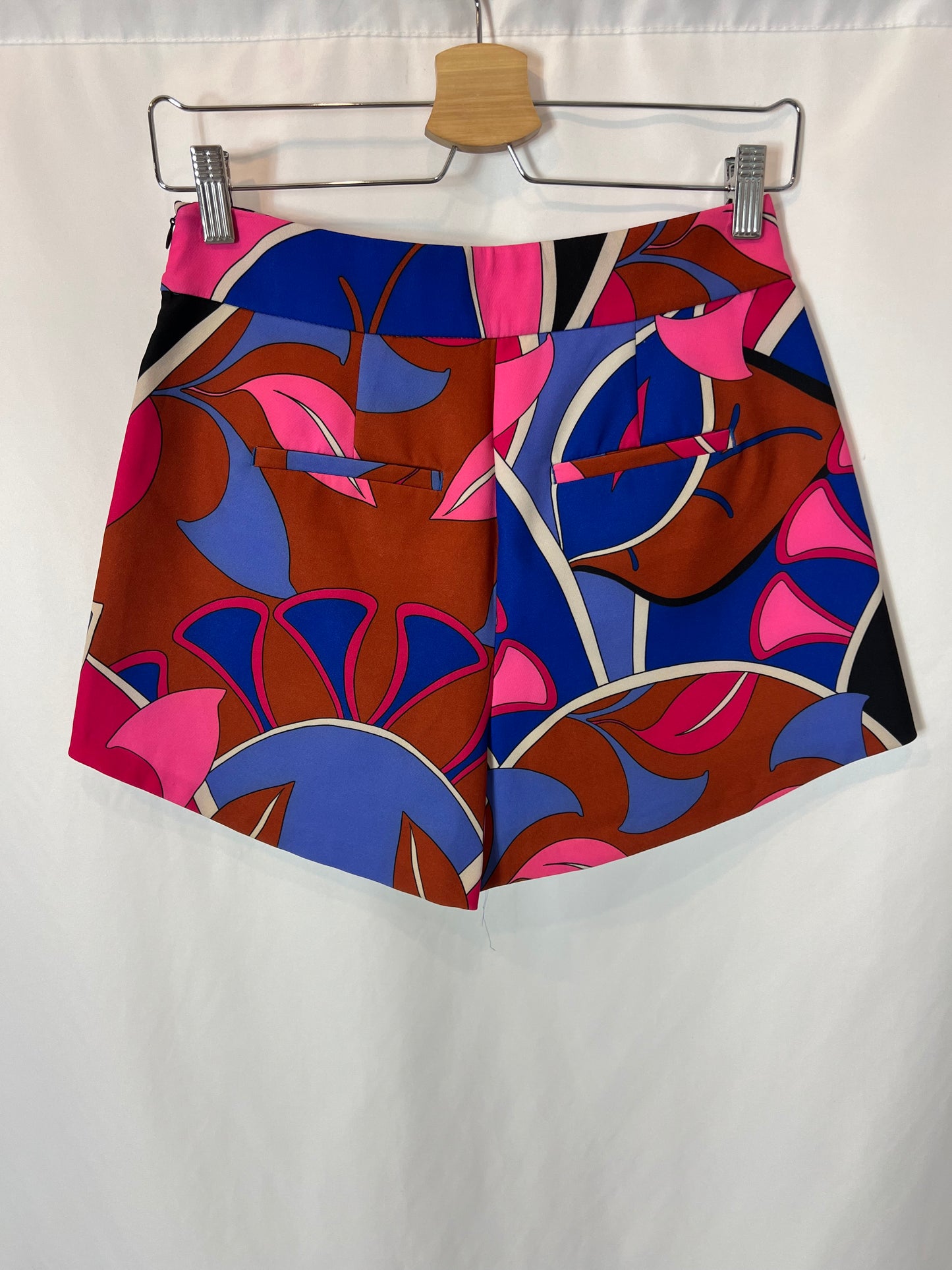 ZARA. Retro print shorts. TS