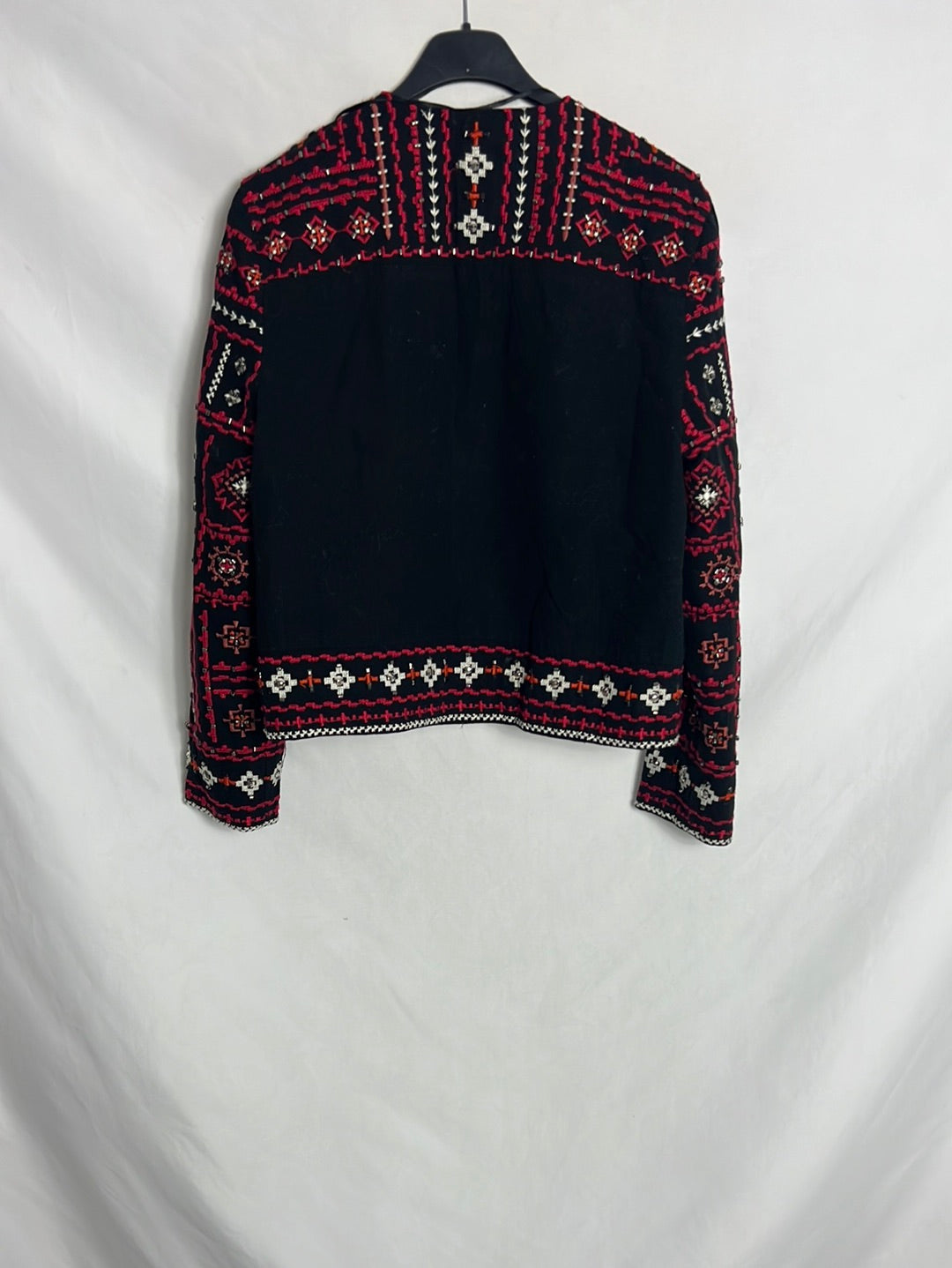 ZARA. Chaqueta negra bordada T.s