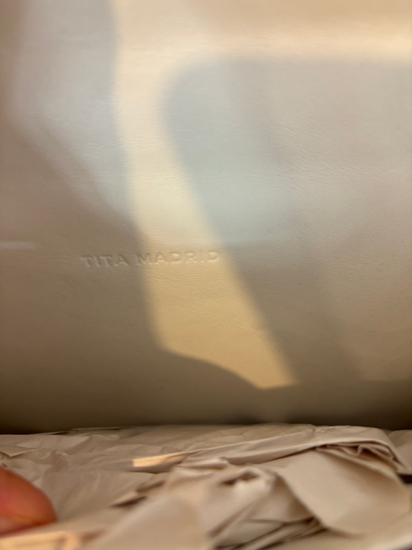 TITA MADRID.Bolso azul terciopelo pompón