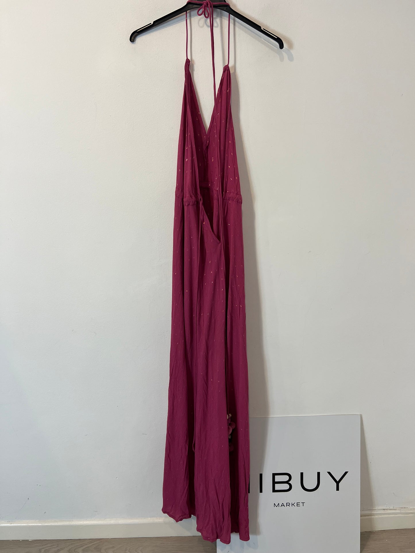 BASYCO. Vestido rosa detalles
