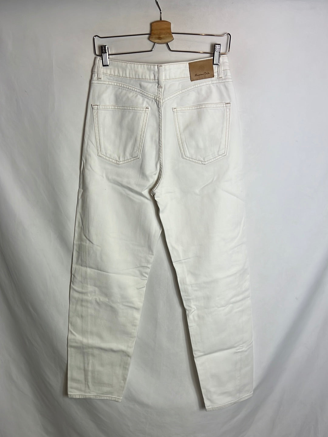MASSIMO DUTTI. Denim blanco estilo mom fit costuras. T 38