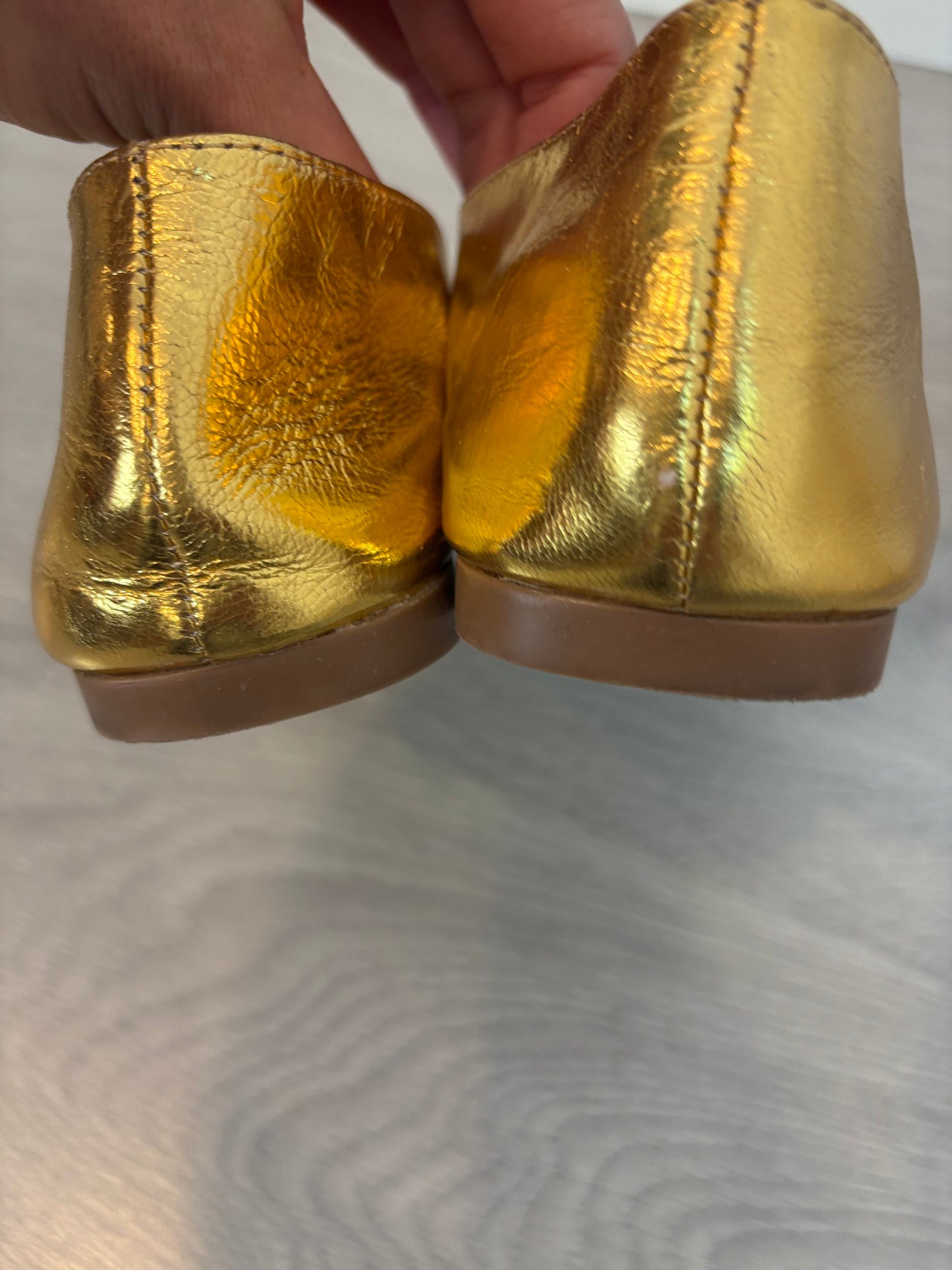 ZARA. Flat gold ballet flats, size 38