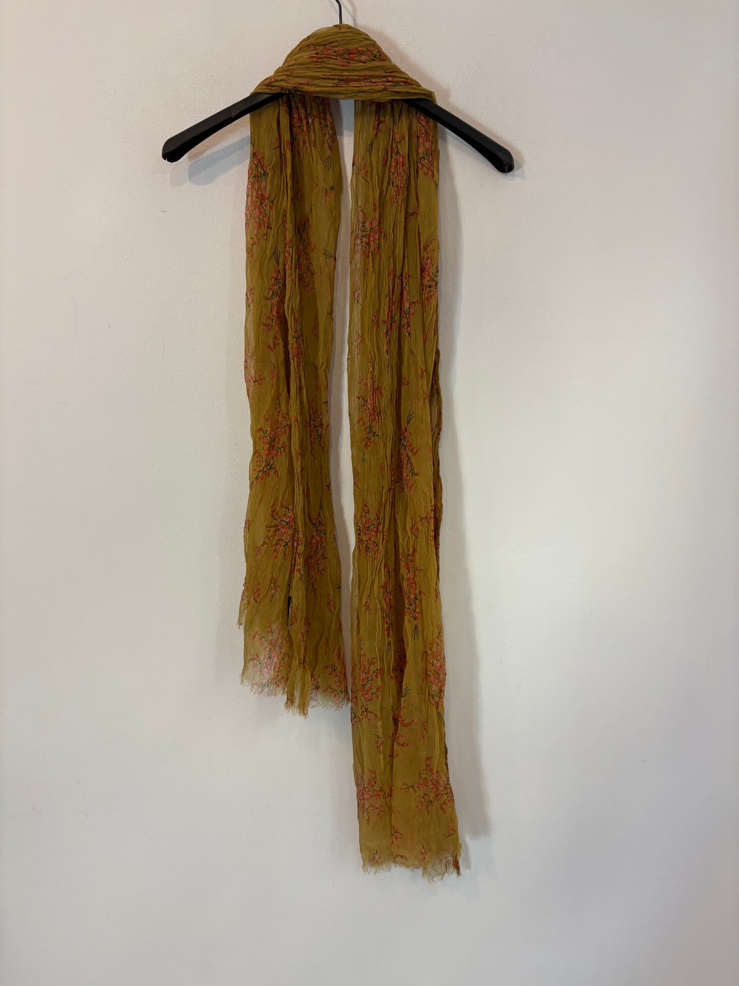 MASSIMO DUTTI. Pañuelo caqui estampado