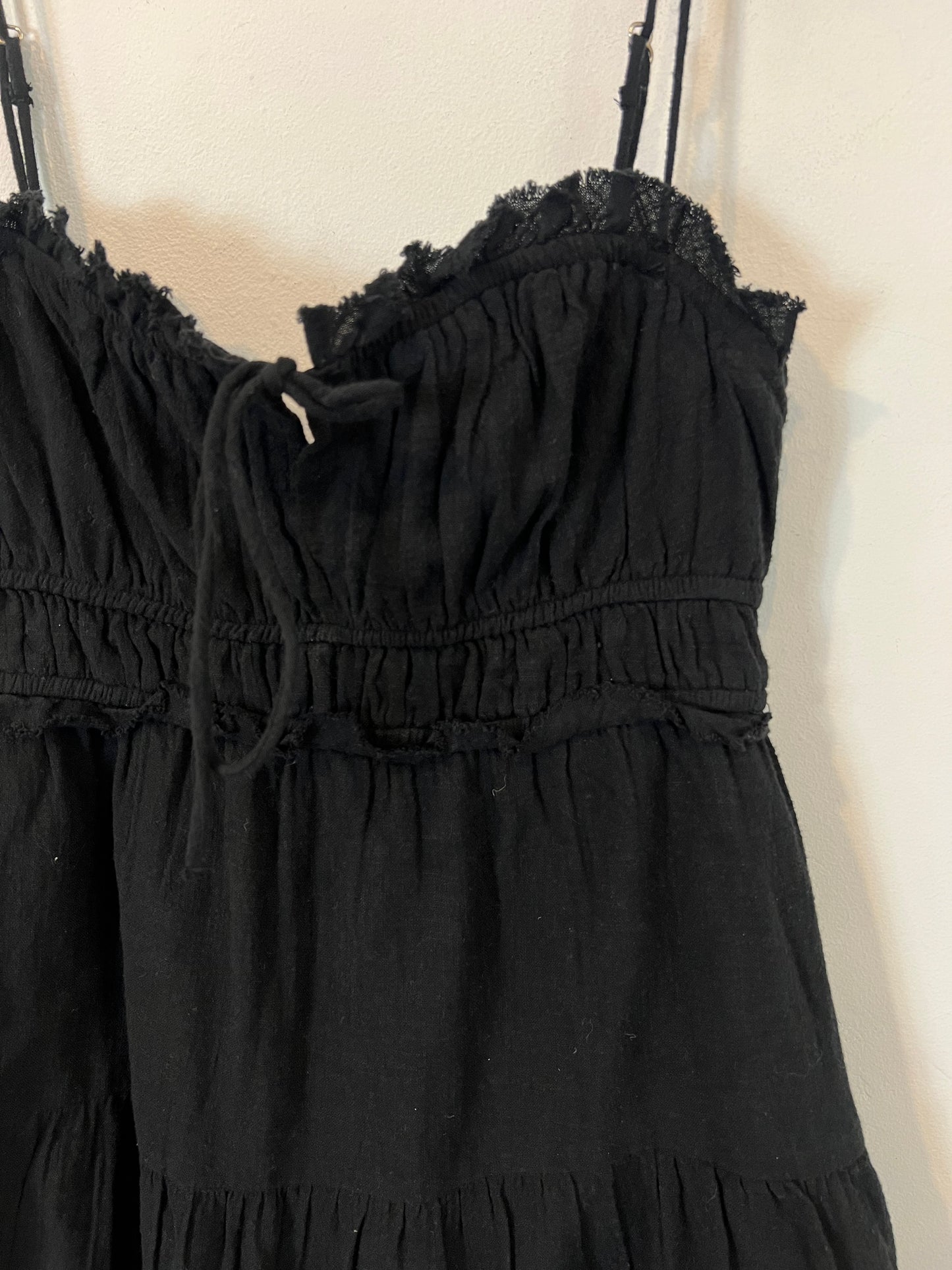 BERSHKA. Vestido corto negro T.s