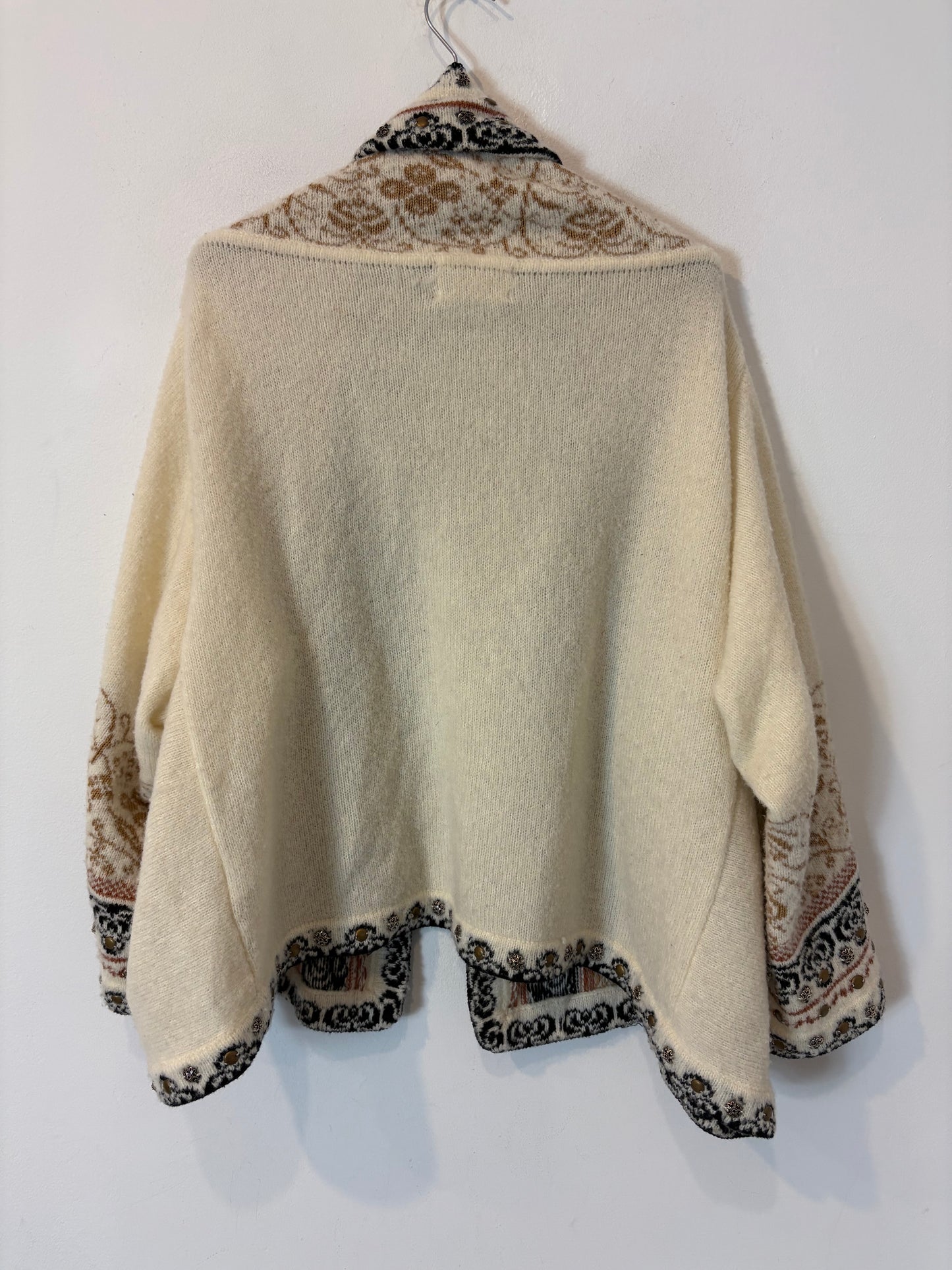 MES DEMOISELLES. Chaqueta punto greca detalles