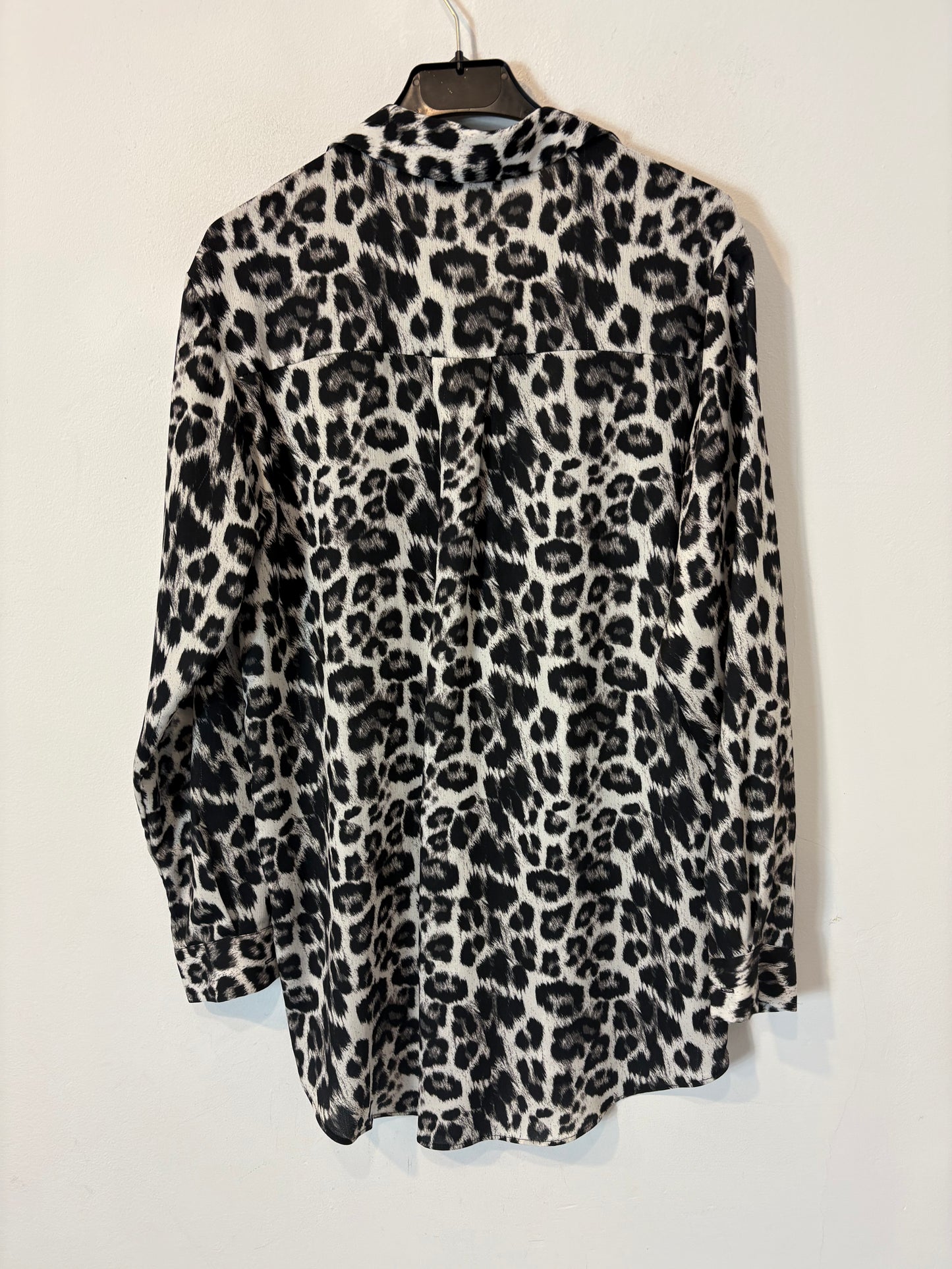 ZARA. Blusa fluida animal print