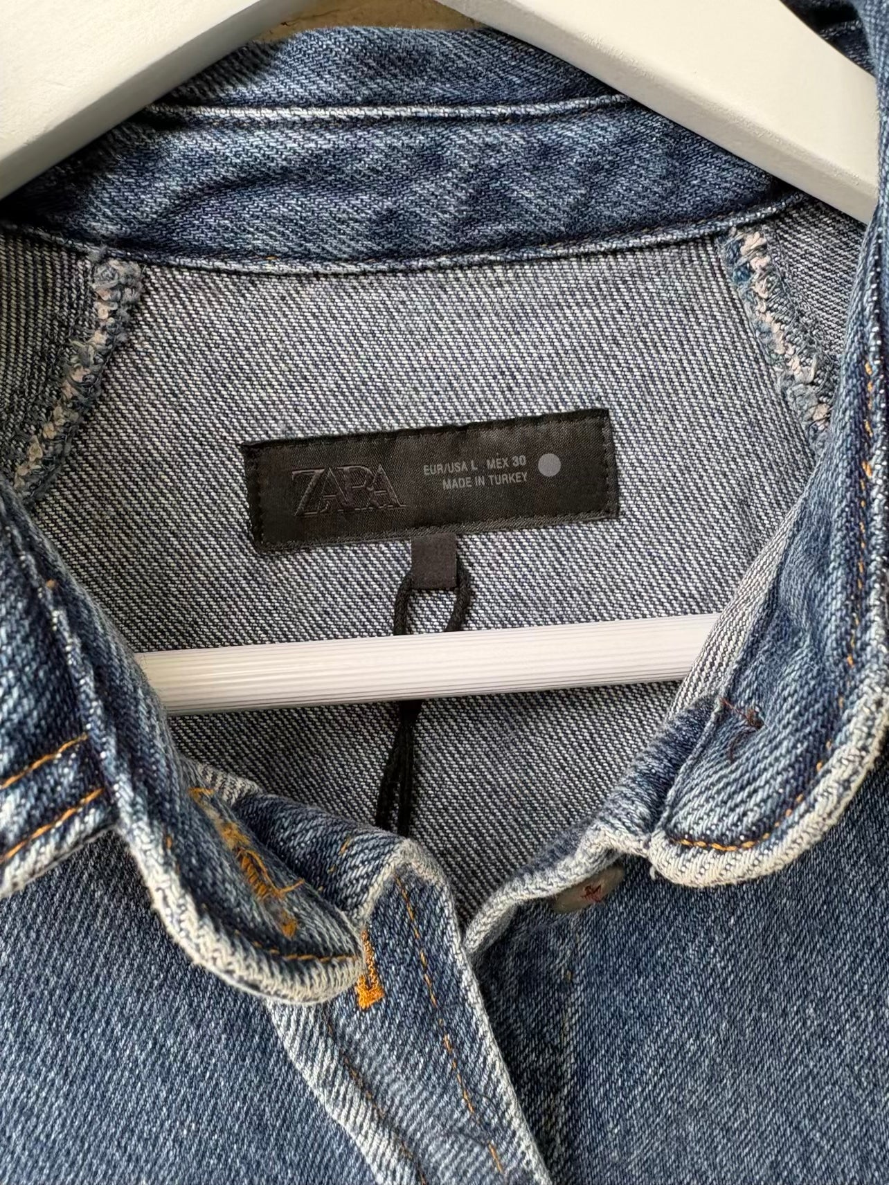 ZARA. Camisa denim bolsillo