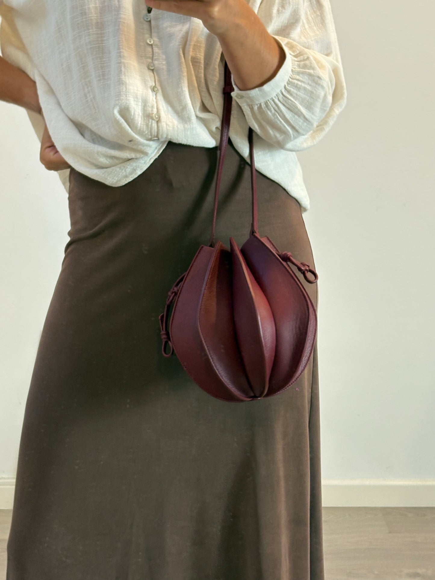 MICUIR. Bolso modelo Dinsum burdeos