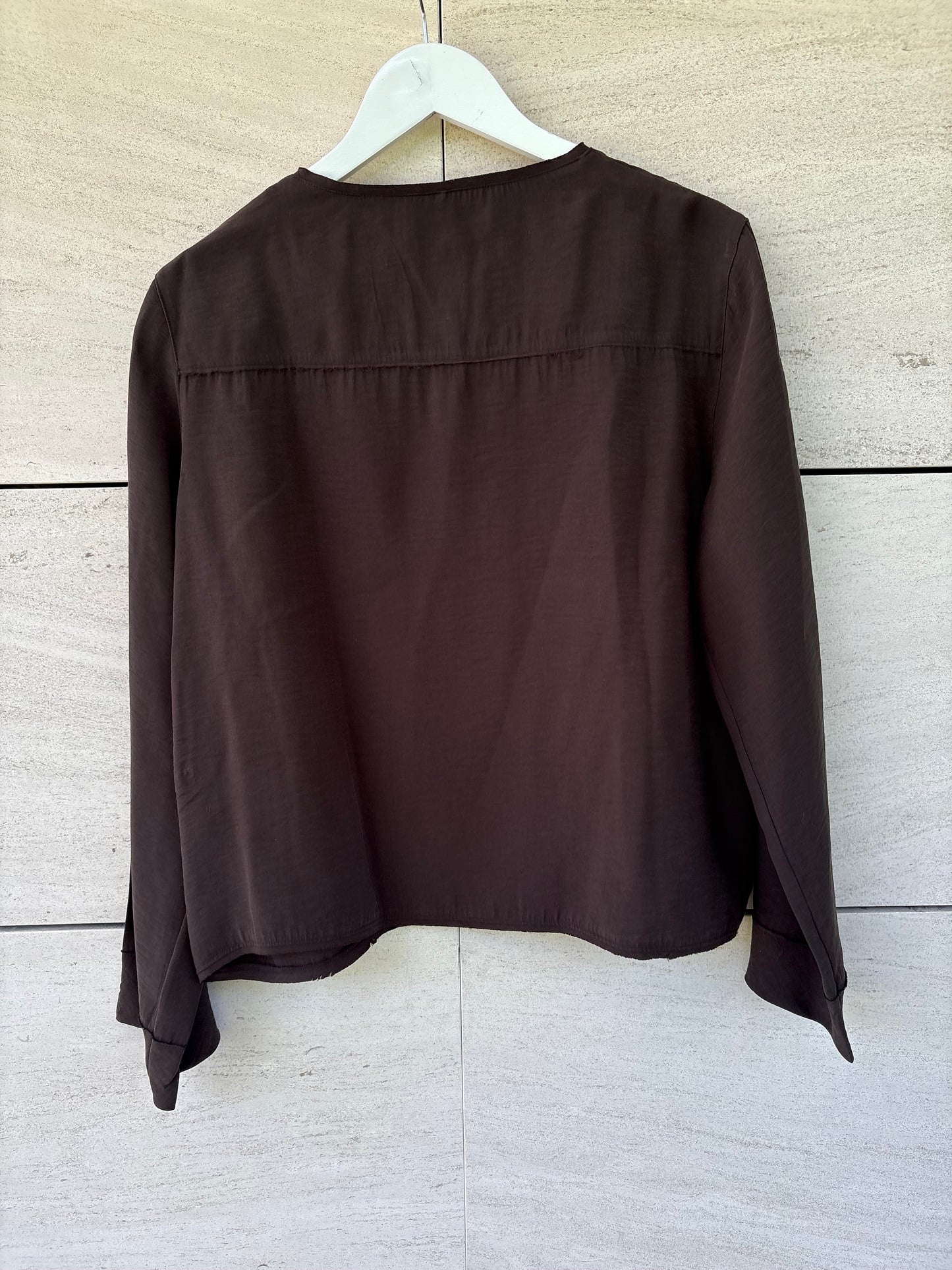 MASSIMO DUTTI. Blusa marrón detalle botones revestidos