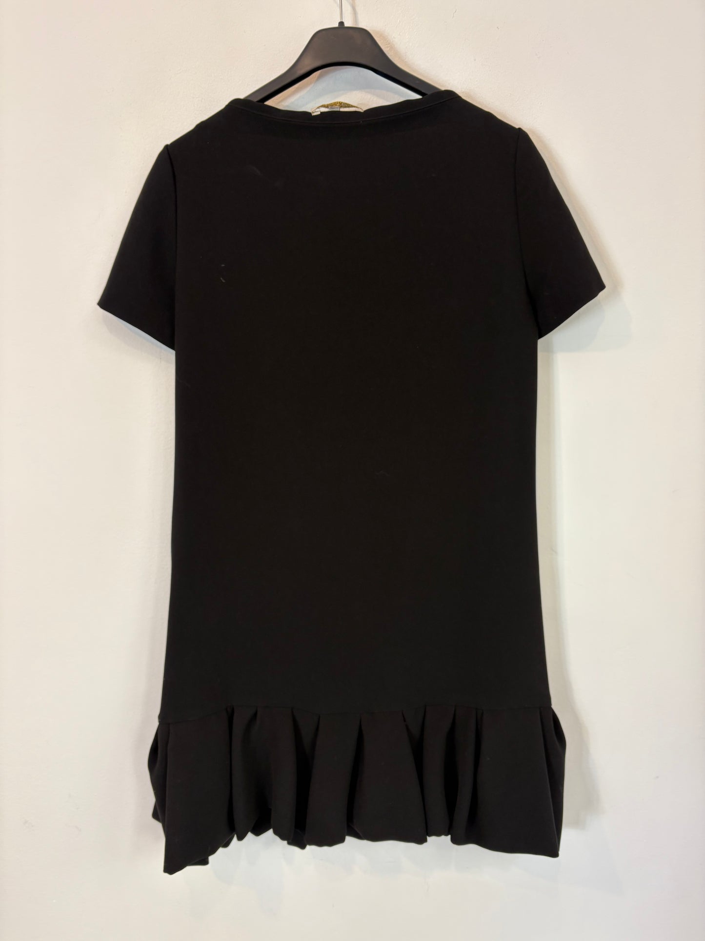 MAJE. Vestido negro corto bolsillos. T 38