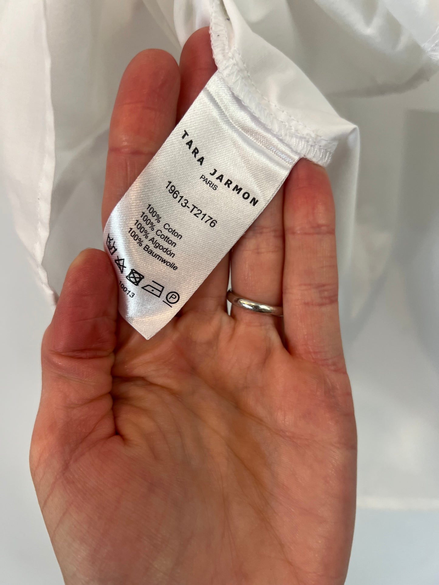 TARA JARMON. Blusa blanca volantes T.42 (m)