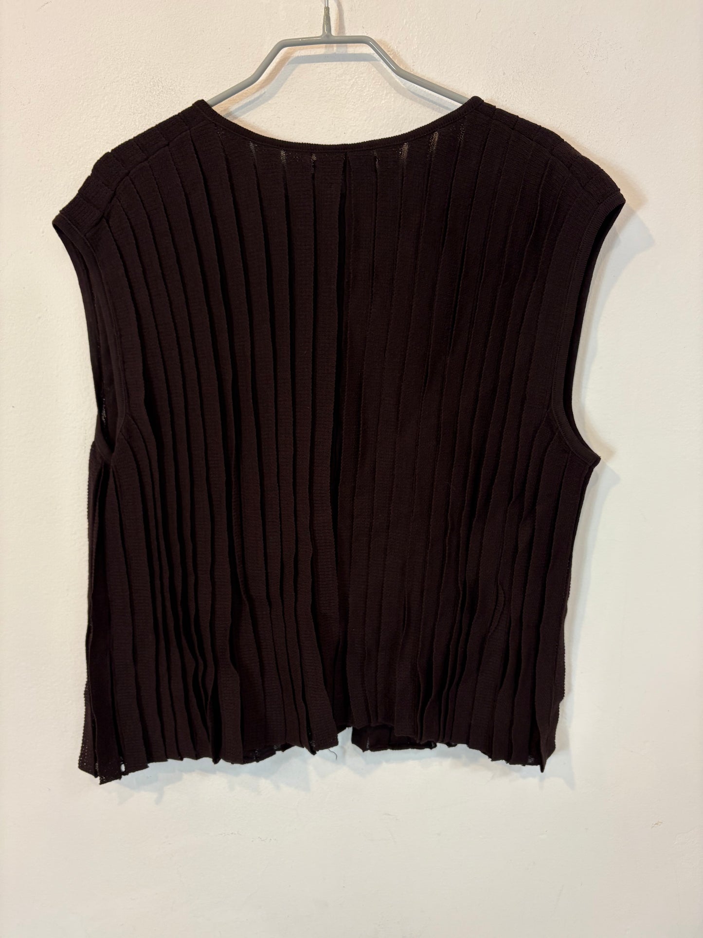 MASSIMO DUTTI. Top marrón canalé lazada