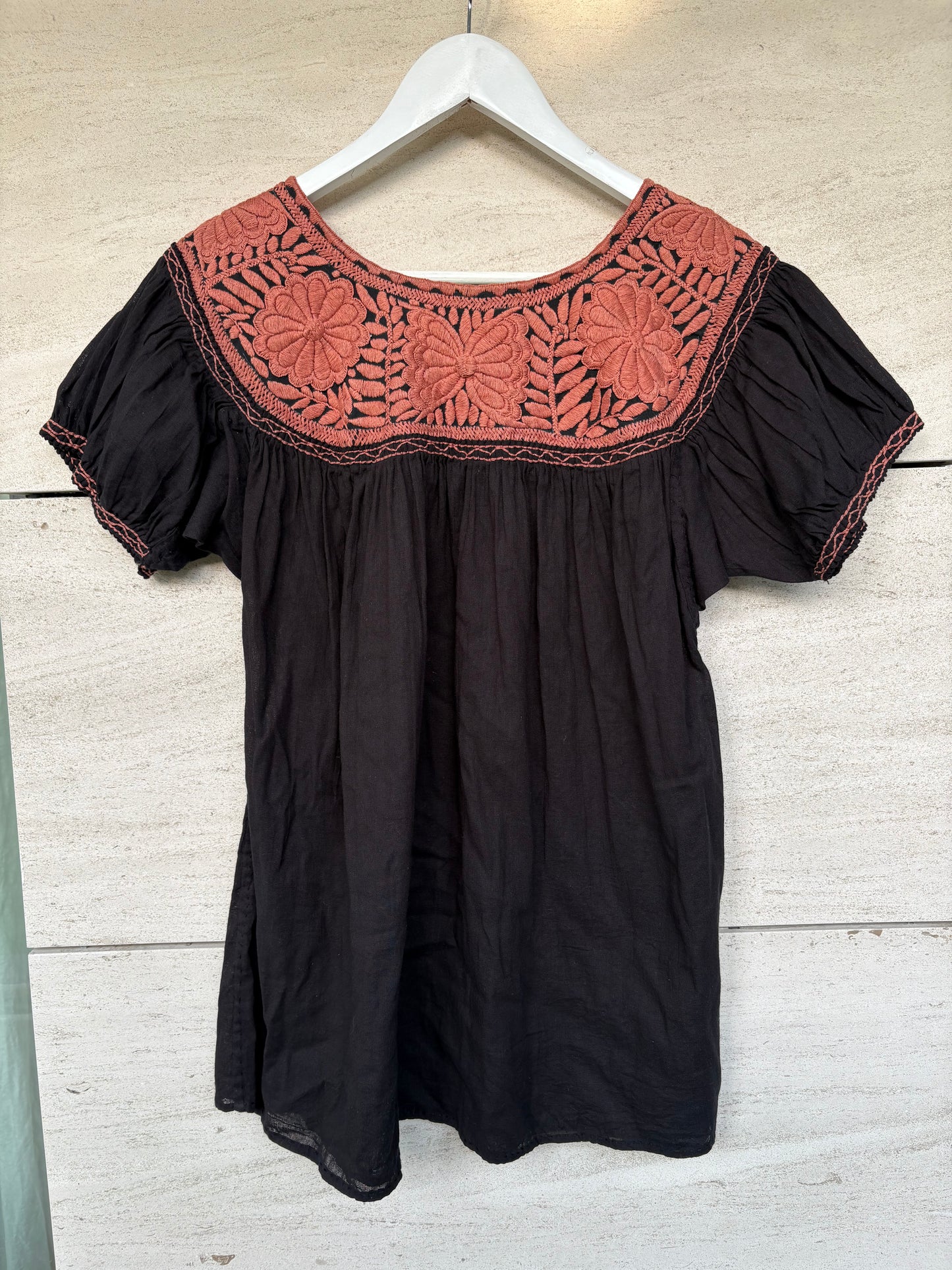 OTHERS. Black embroidered blouse. TS/M