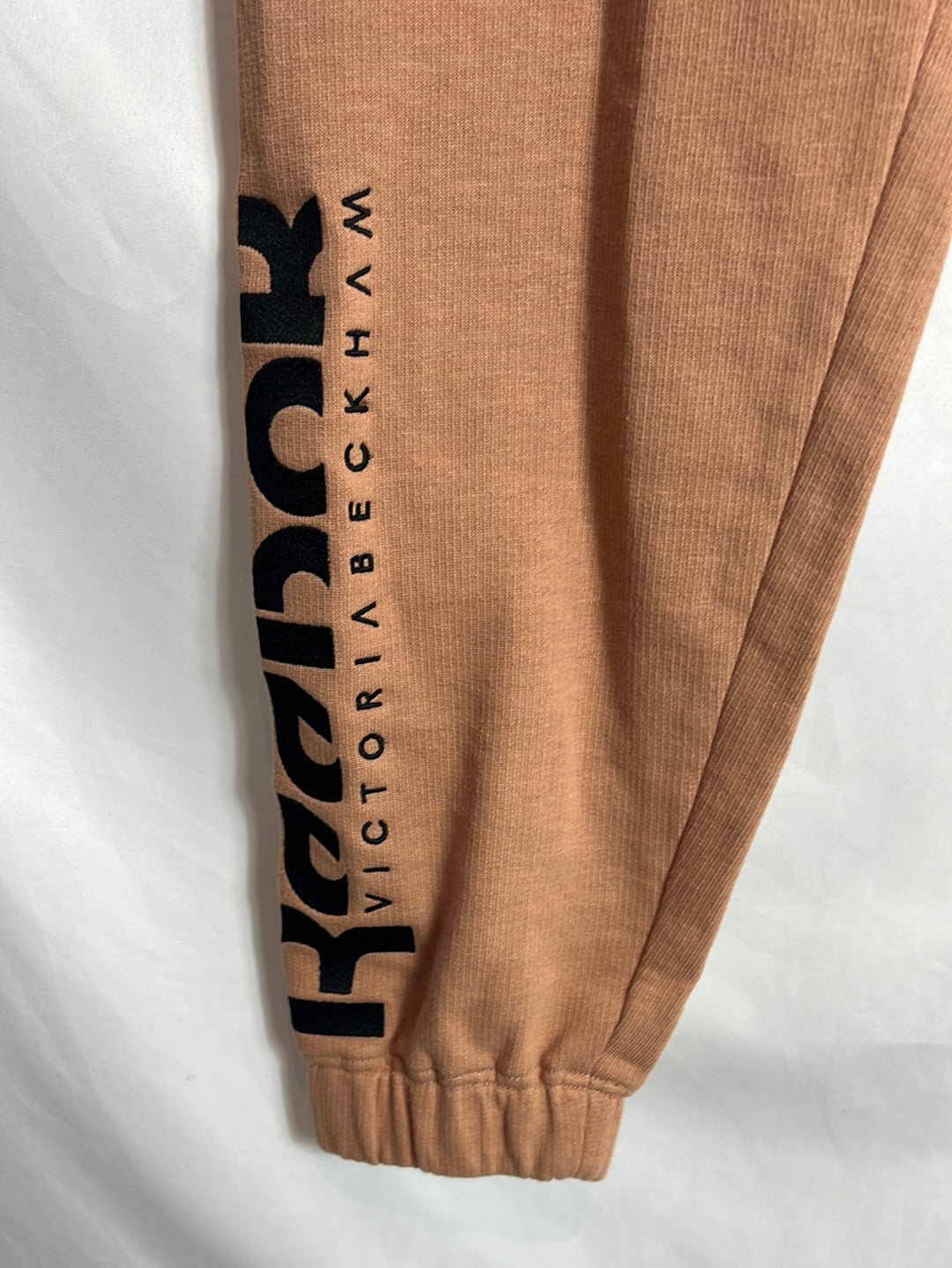 REEBOK VB. Total look pantalón y sudadera logo. T S/M