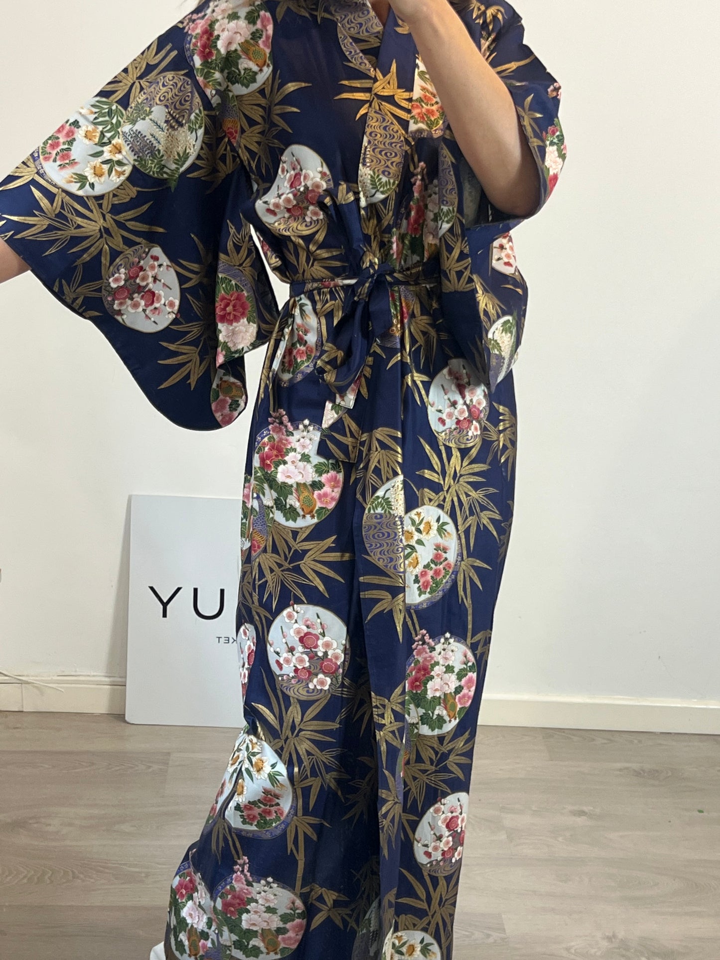 OTRAS. Kimono japonés azul estampado. T U