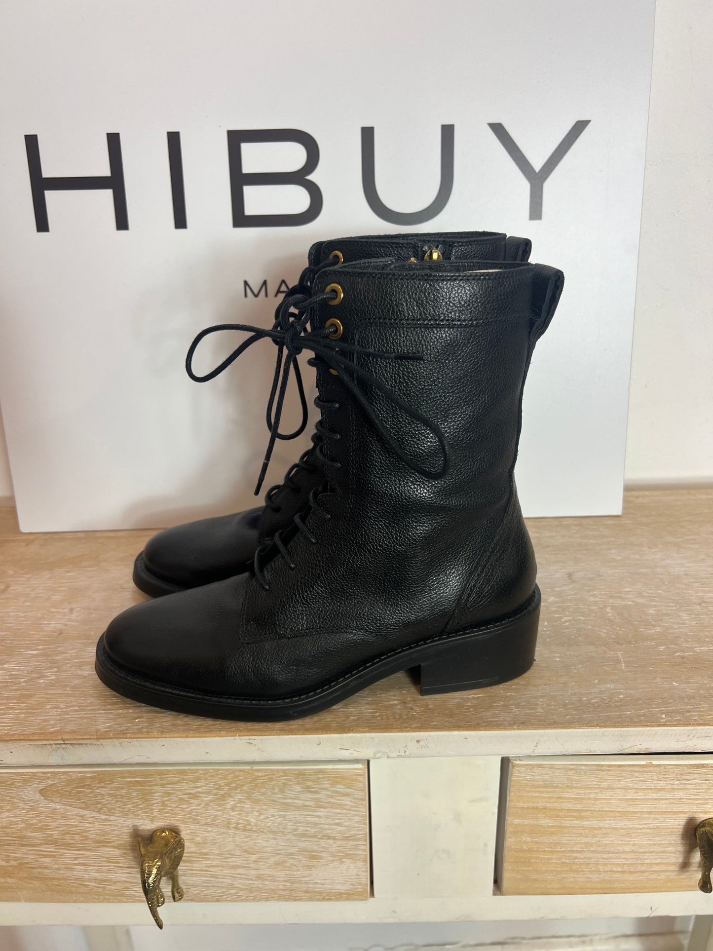 MASSIMO DUTTI. Botines negro cordones. T 37