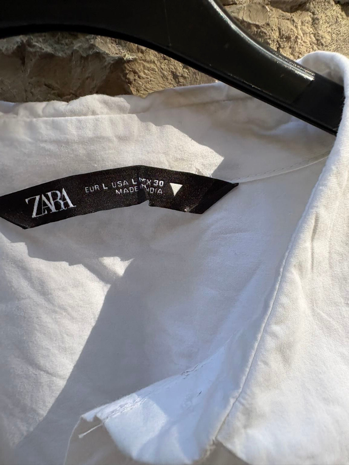 ZARA. Camisa blanca detalle manga