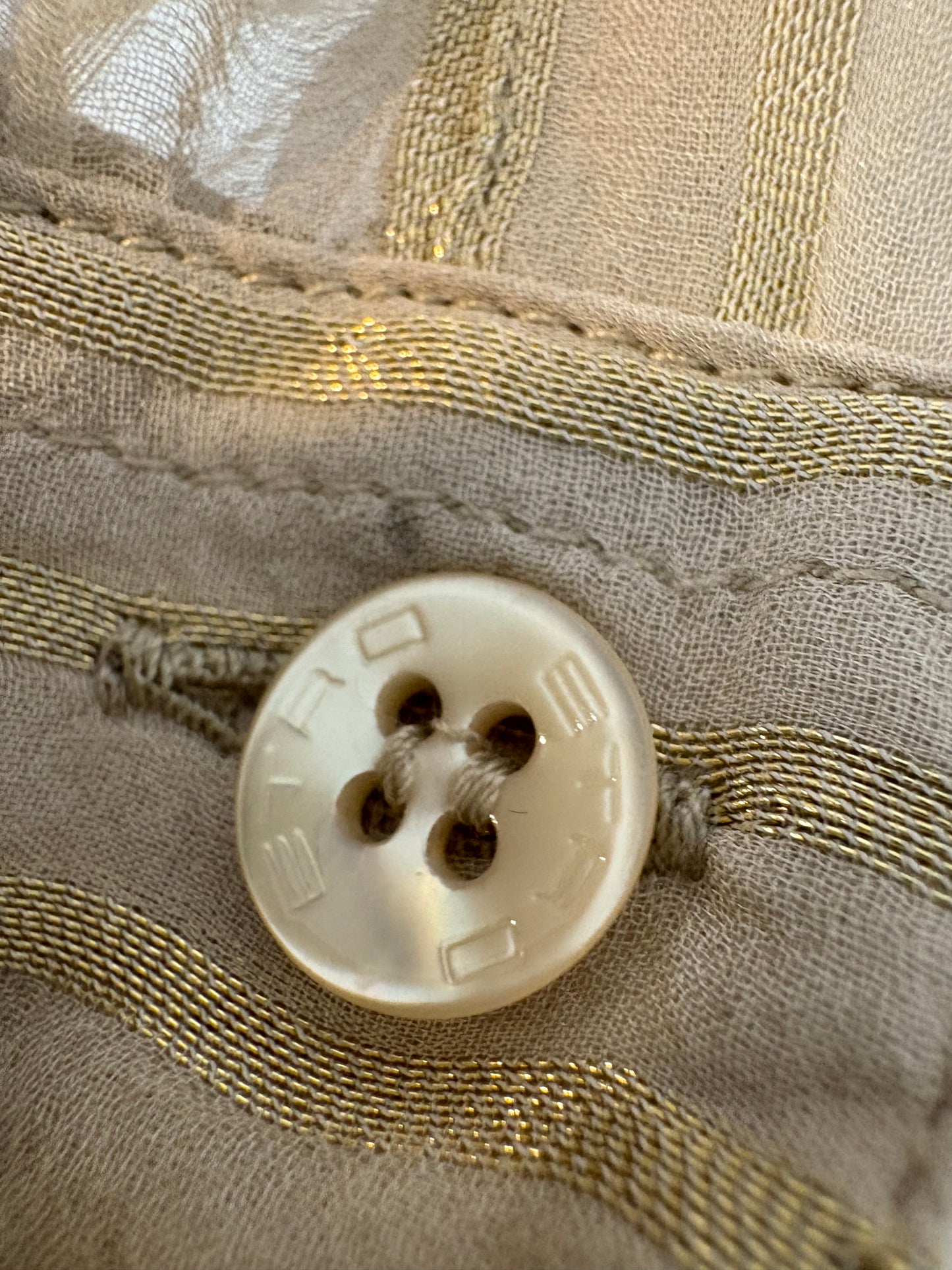 ETRO. Blusa hilos dorados volantes seda