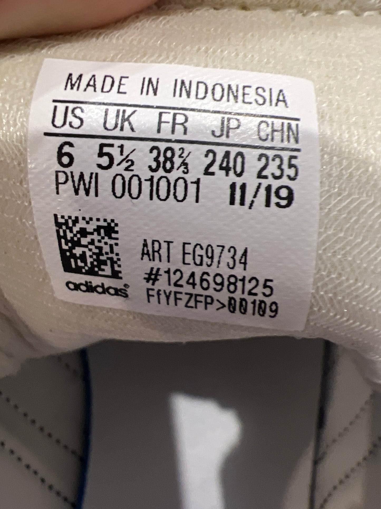 ADIDAS. Zapatillas blancas detalles negros T.38 (2/3)