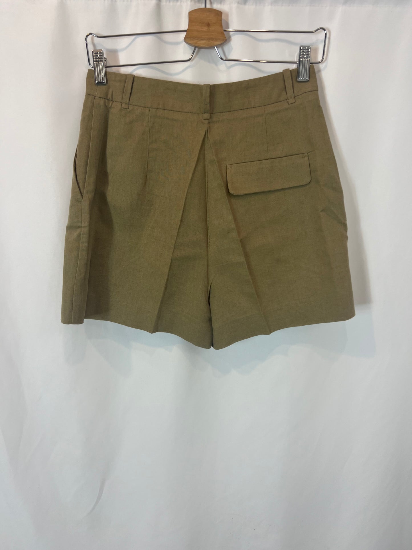 ZARA. Bermuda caqui pinzas con lino. T S