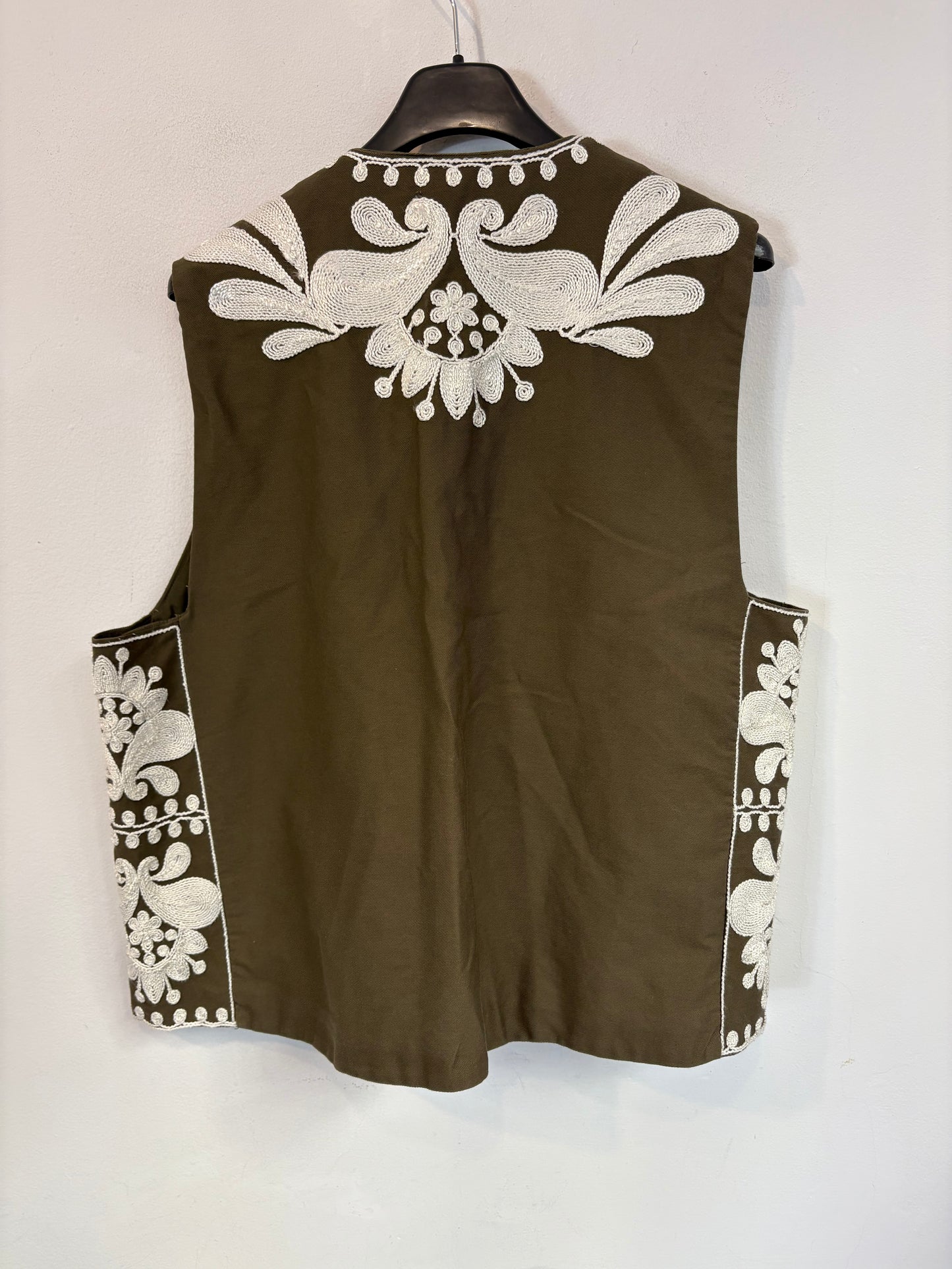 ZARA. Chaleco verde bordados