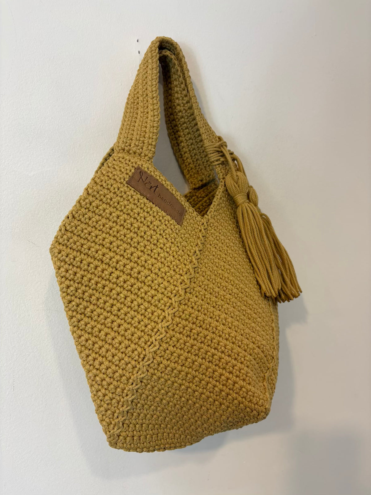 NÄT. Bolso de hombro hecho a mano