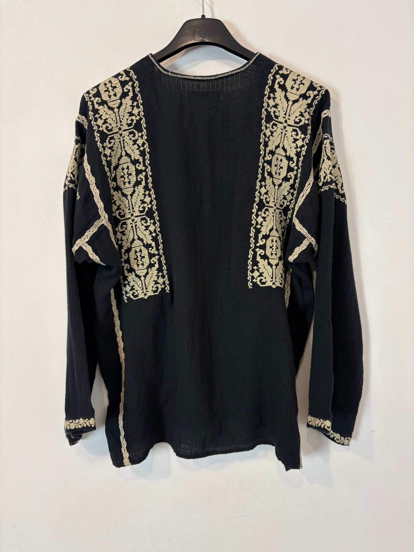 ISABEL MARANT ÉTOILE. Blusa negra bordados