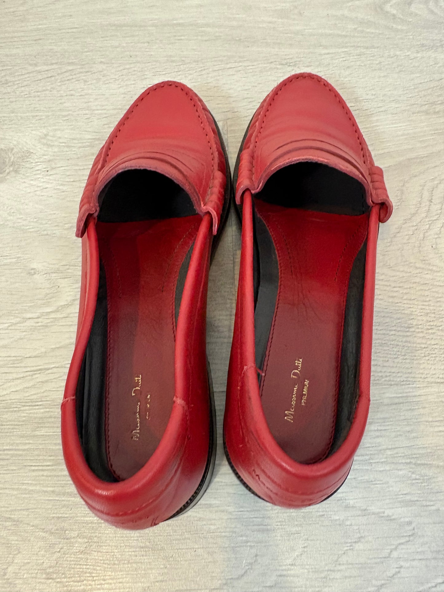 MASSIMO DUTTI. Mocasines rojos
