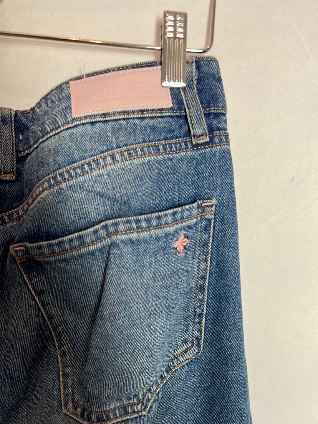 Cropped straight denim. Size 38