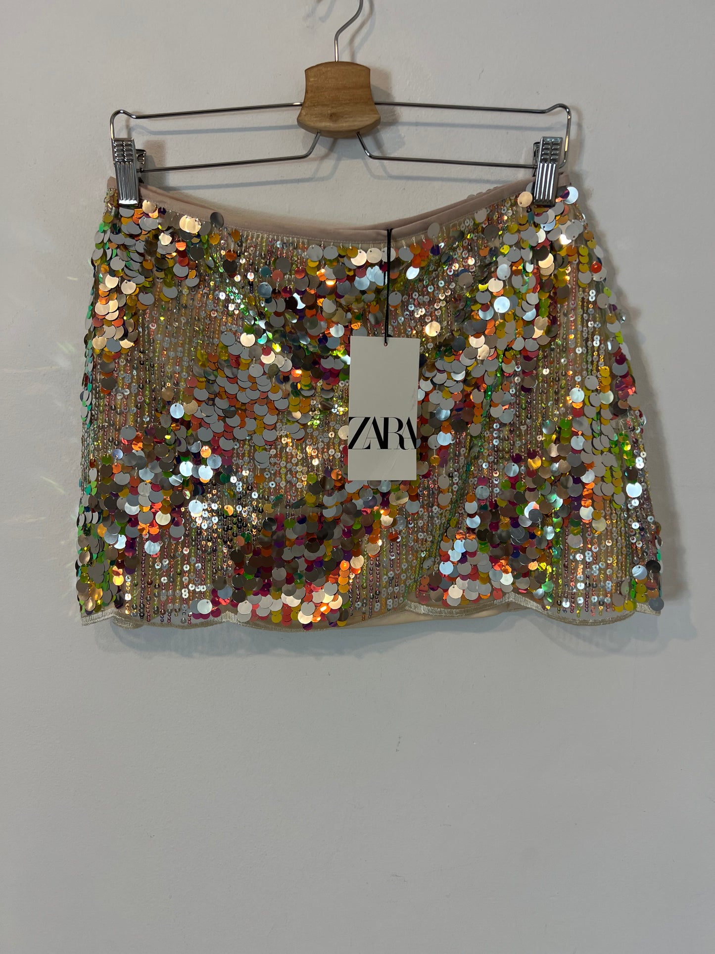 ZARA. Falda corta lentejuelas T.s