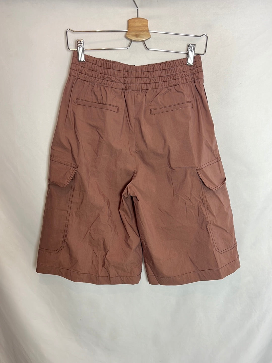 ZARA. Bermuda rosa impermeable T.s