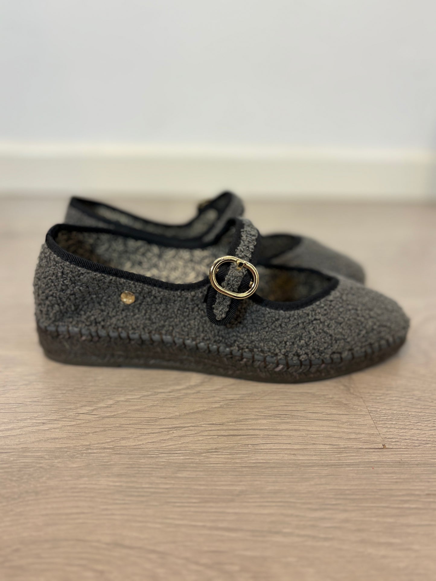 ALHAMAS. Bailarina borreguito en gris