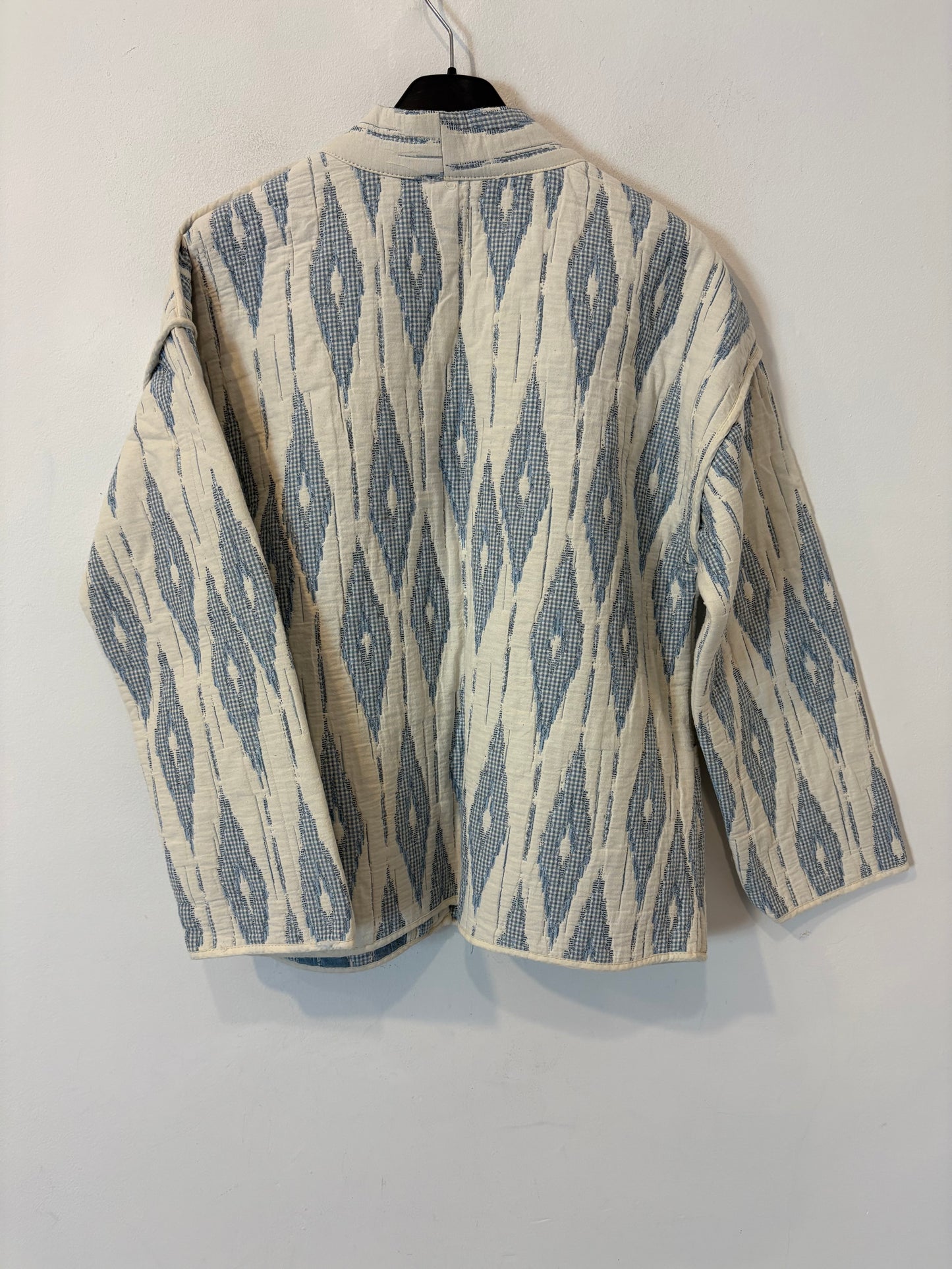 ZARA. Chaqueta azul claro textura