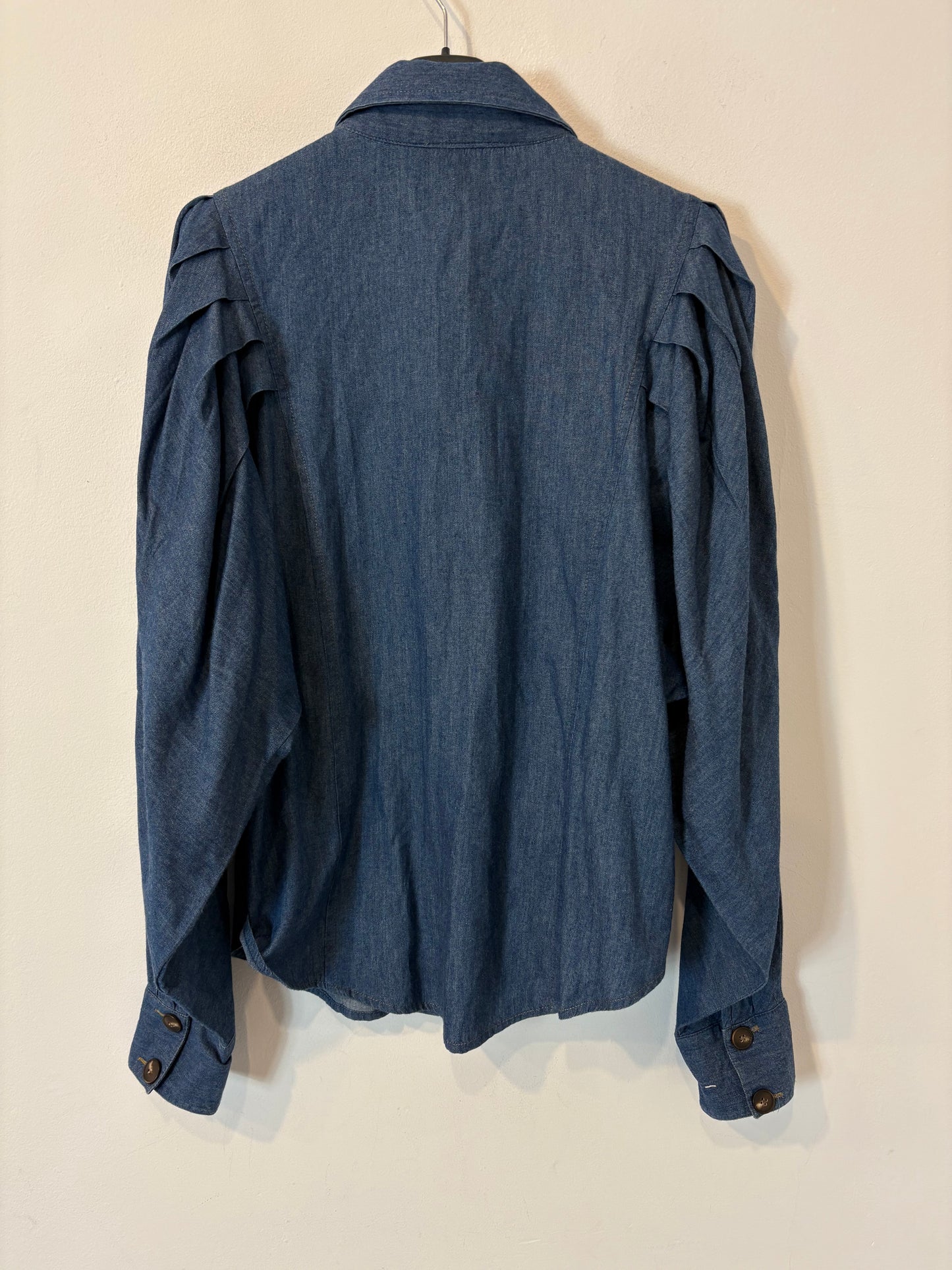 IQ COLLECTION. Camisa denim manga abullonada