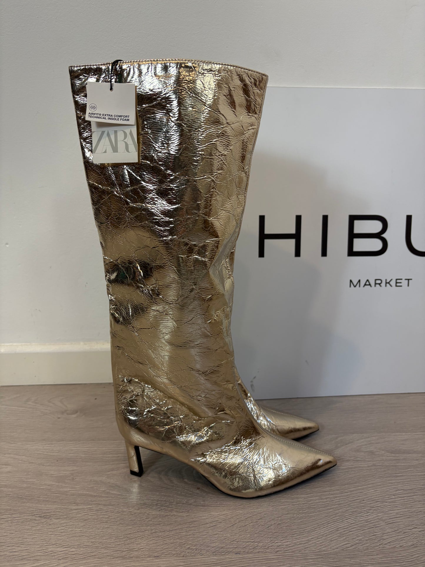 ZARA. Botas altas metalizadas