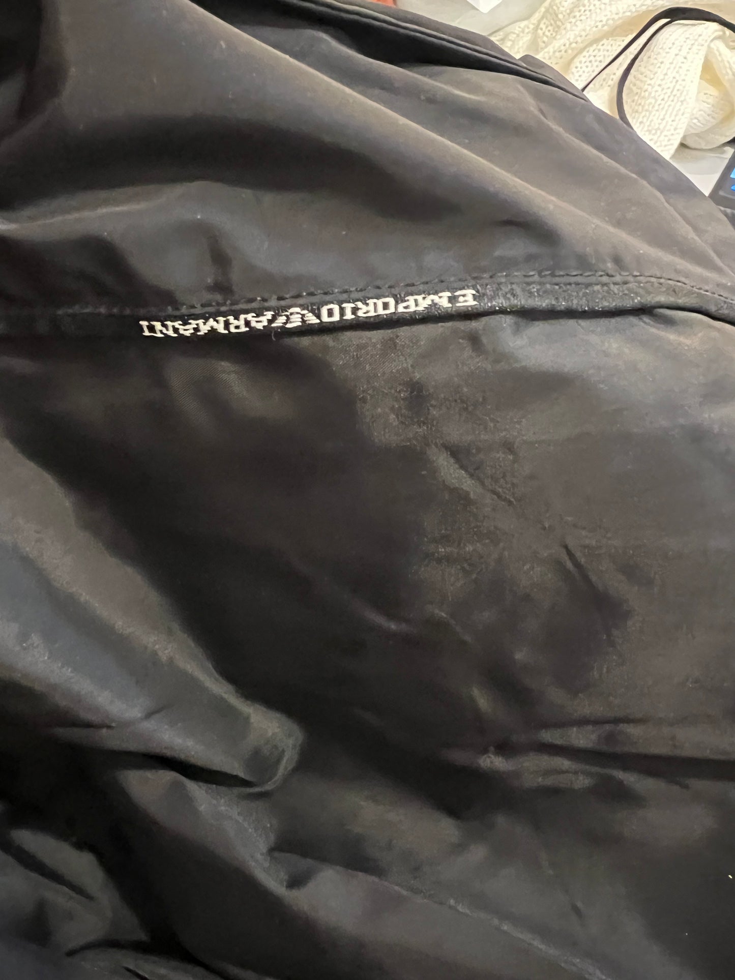 EMPORIO ARMANI. Gabardina negra T.36